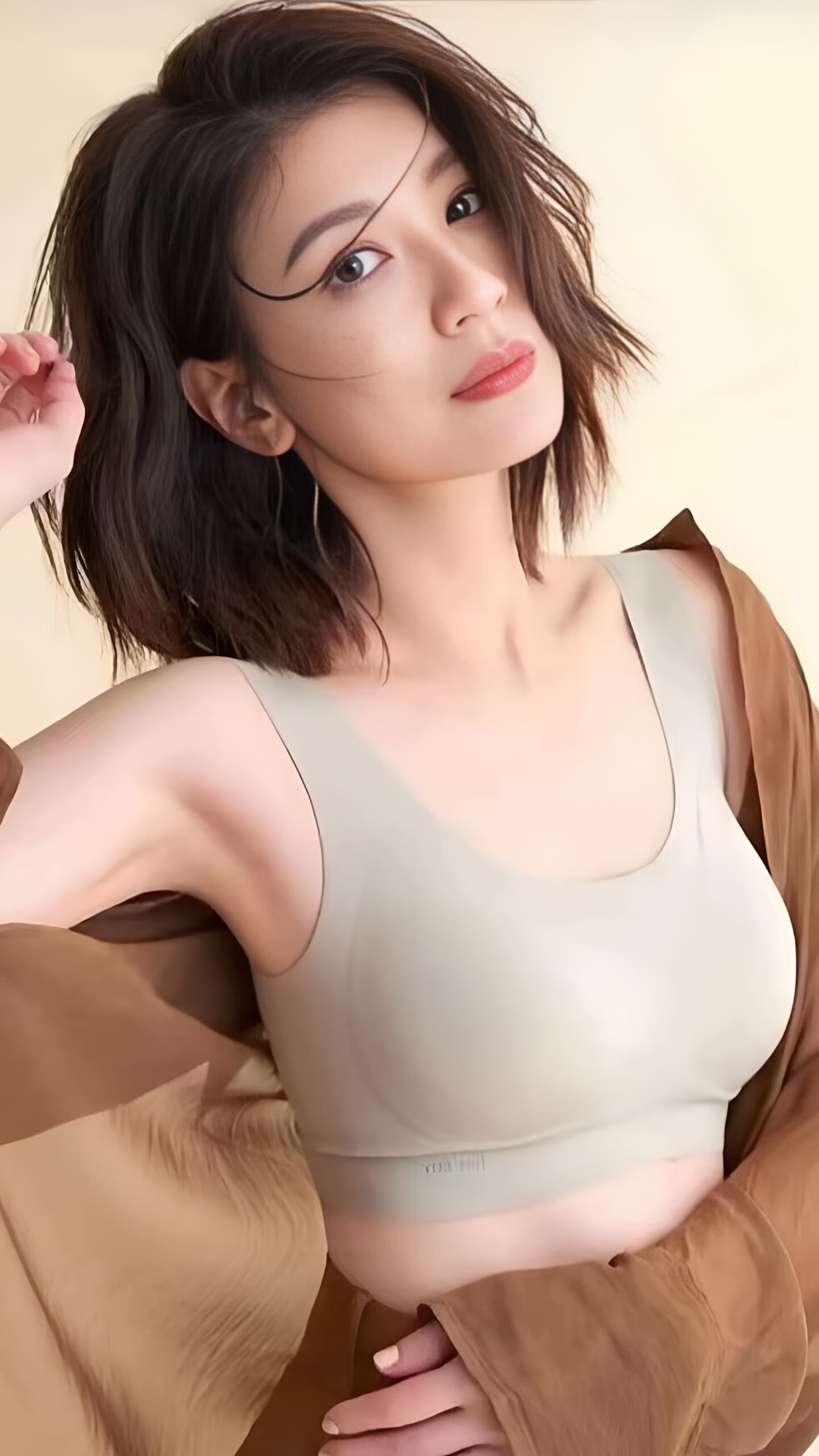 贾静雯,台湾著名女演员,以其出众的颜值和身材在华语娱乐圈中享有盛名