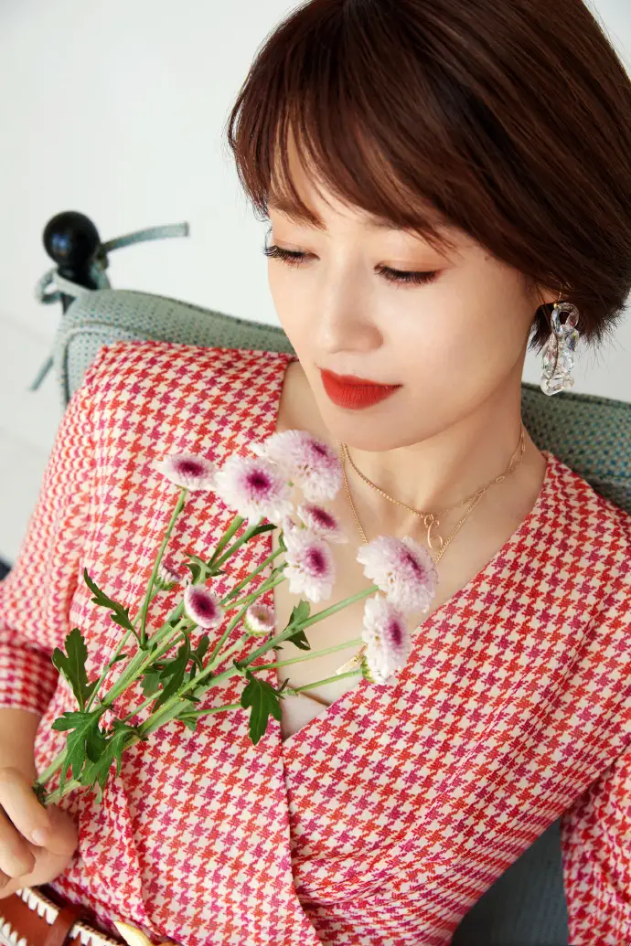 马伊琍气质上来了美到不敢认!