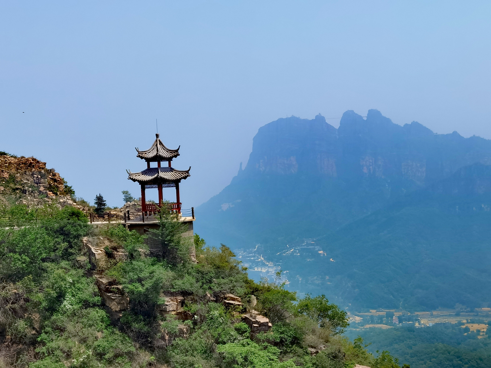 东太行景区,是一处集太行山雄,奇,险,峻和巧石,云海,清幽,变幻于一体