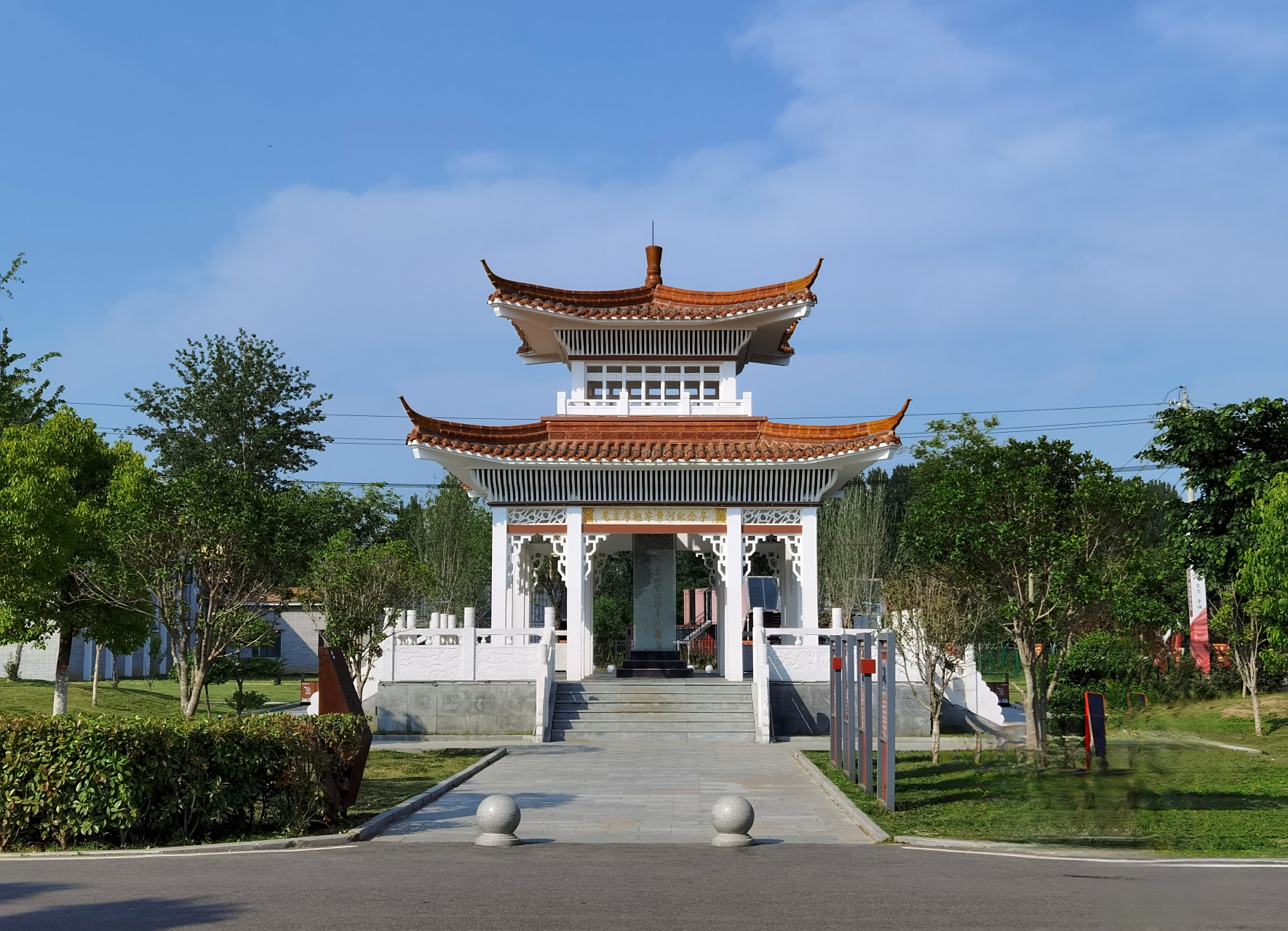 黄河兰考段是九曲黄河最后一个大拐弯处,呈"u"字形,因地势险要,素有"