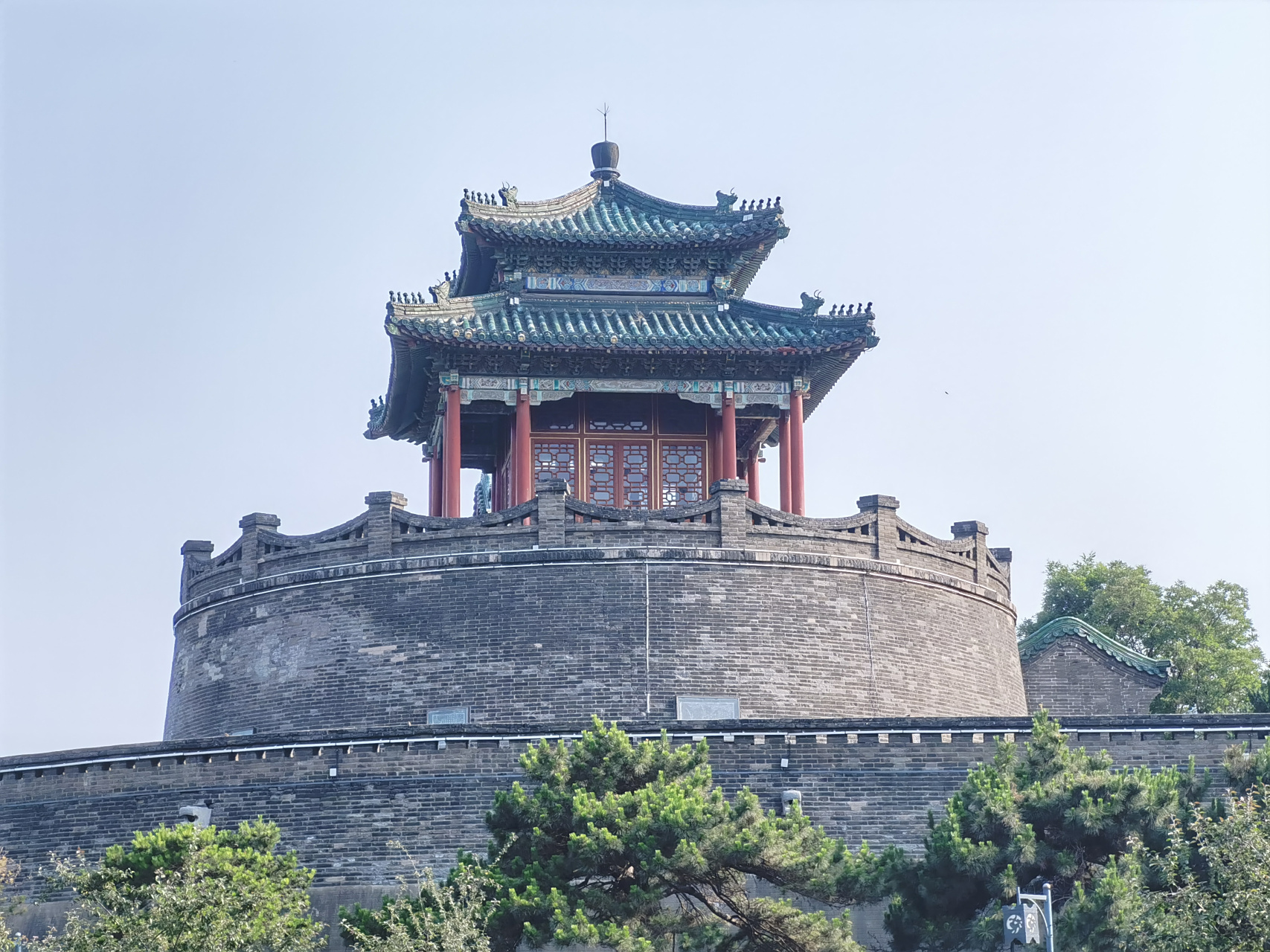 邯郸市丛台公园里的武灵丛台,建于赵国武灵王时期,已有2000多年的历史