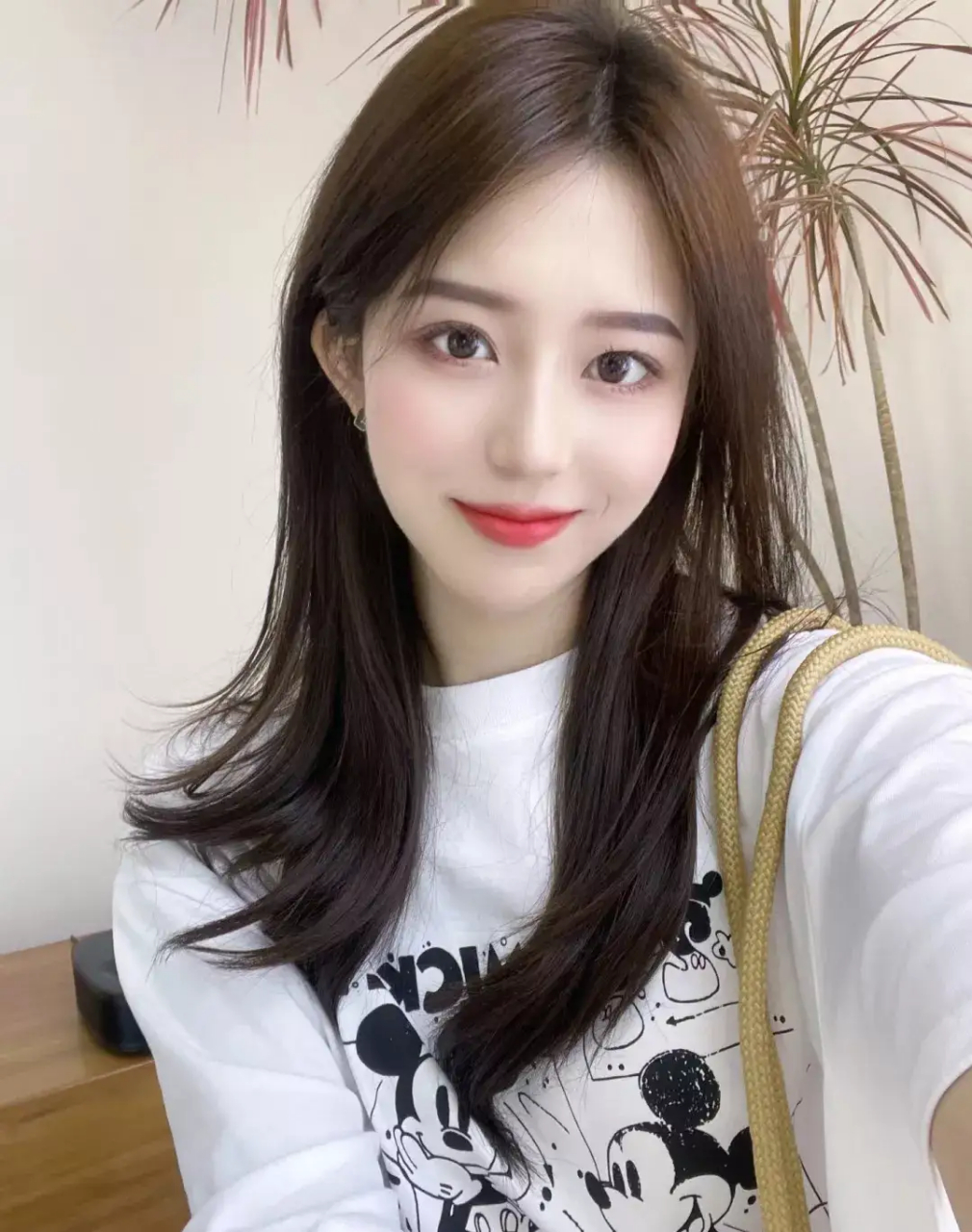 「优雅女人」女性真正魅力的内涵,是一种内在的自信,智慧和独特的个性