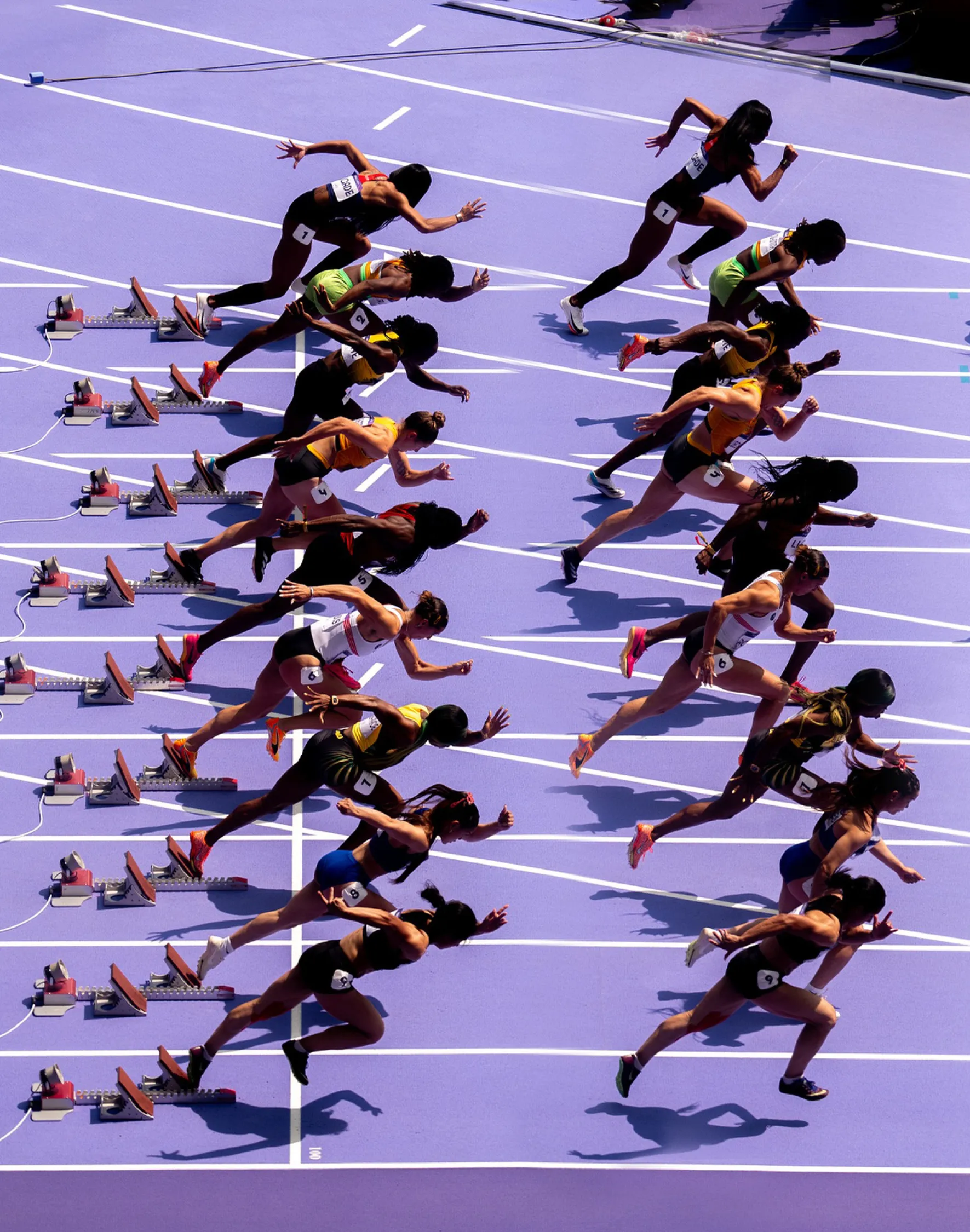 奥运会的历史长河中,无数经典瞬间令人难以忘怀,它们不仅展现了运动员