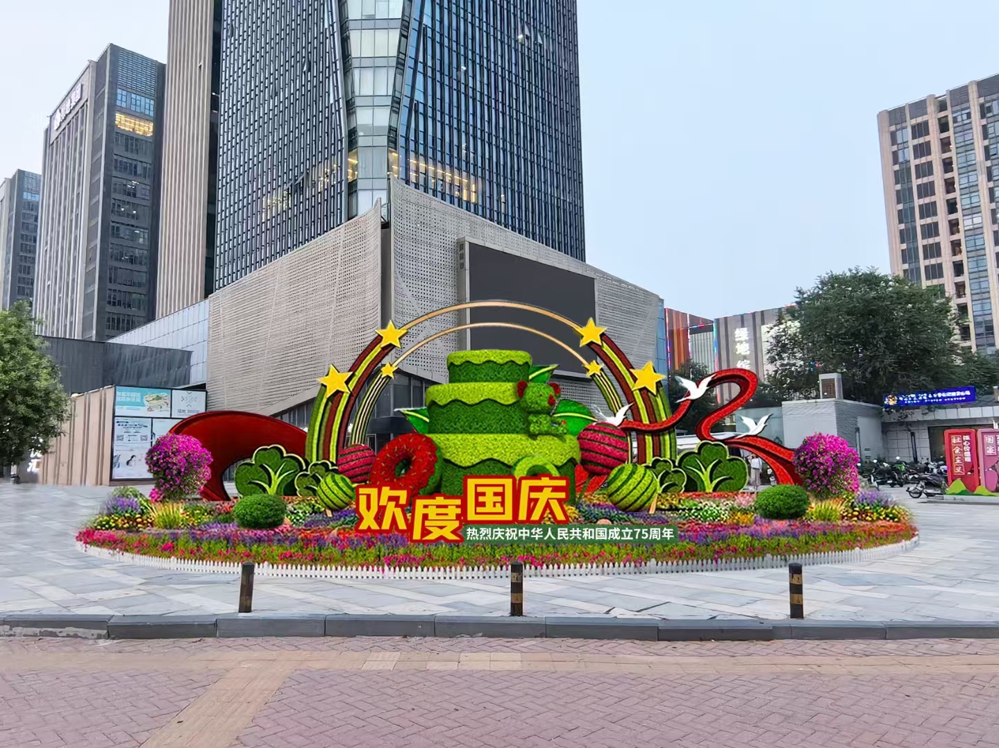 国庆绿雕我们的绿雕都是经过精挑细选的,通过陆运;公路运输;铁路运输