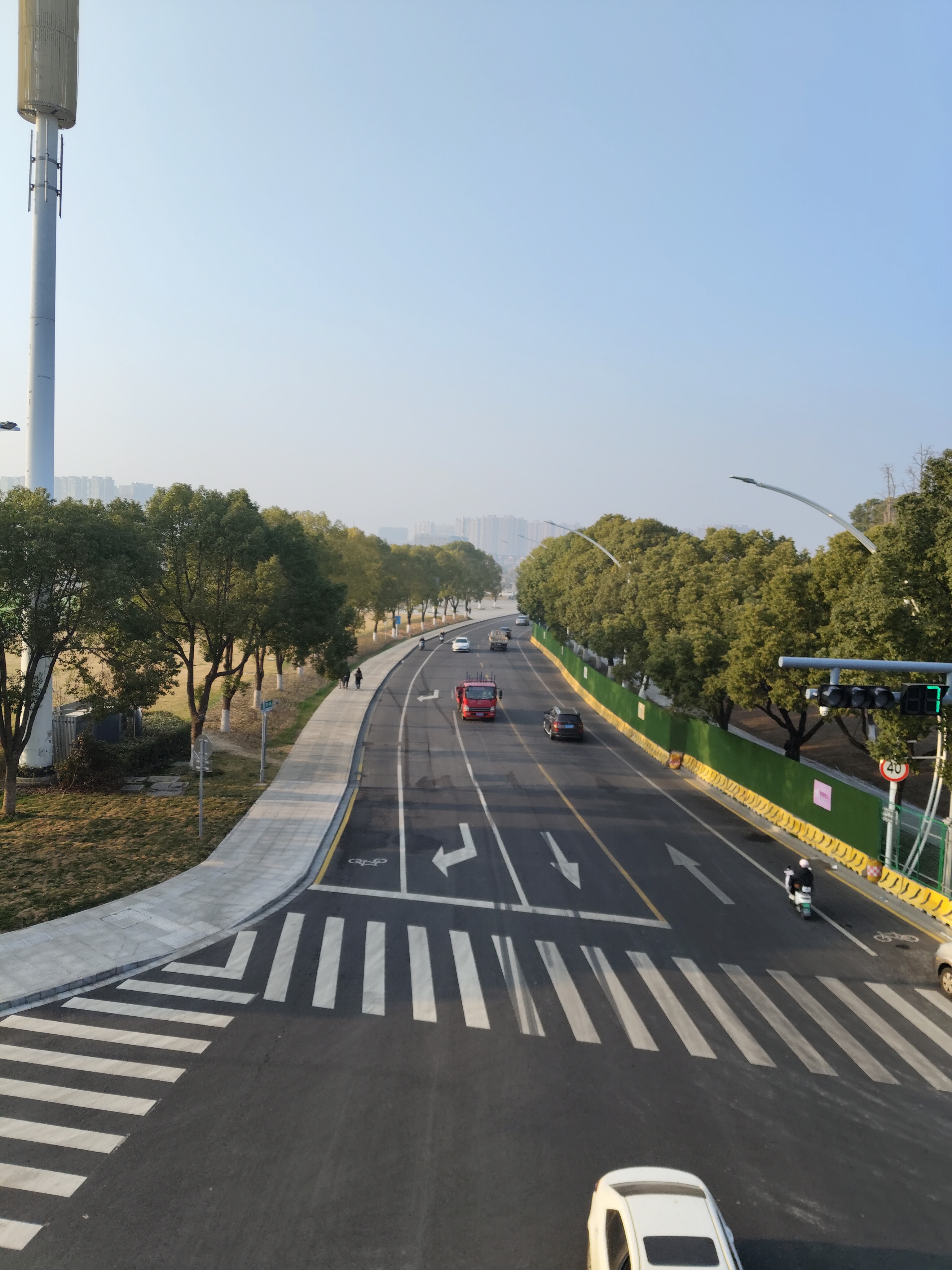 春天,宛如少年时光,它以孩童般的嬉戏,让自然界的每