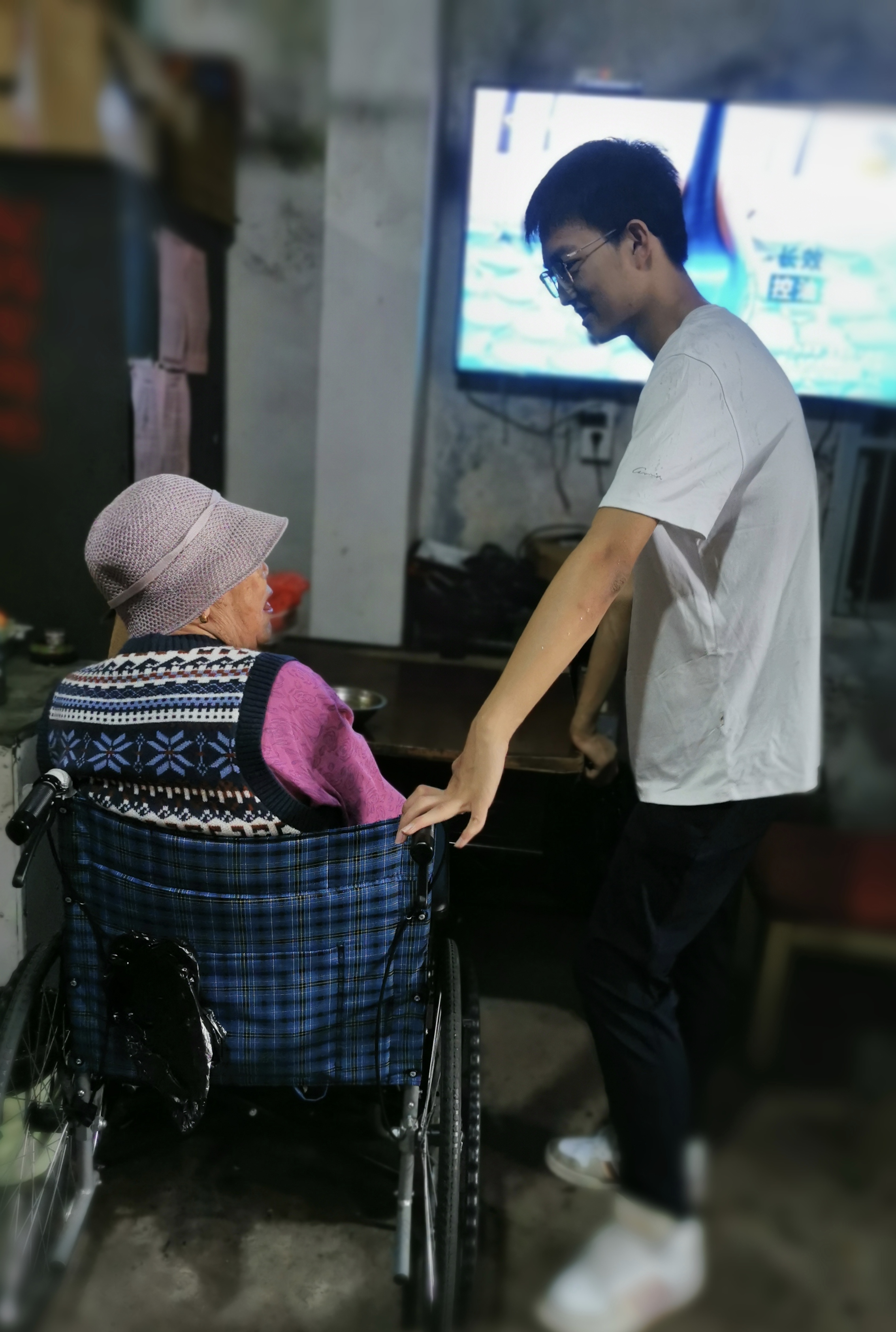 清华长庚医院检查陪护加挂号老人就医全程搀扶，细节呵护备至的简单介绍