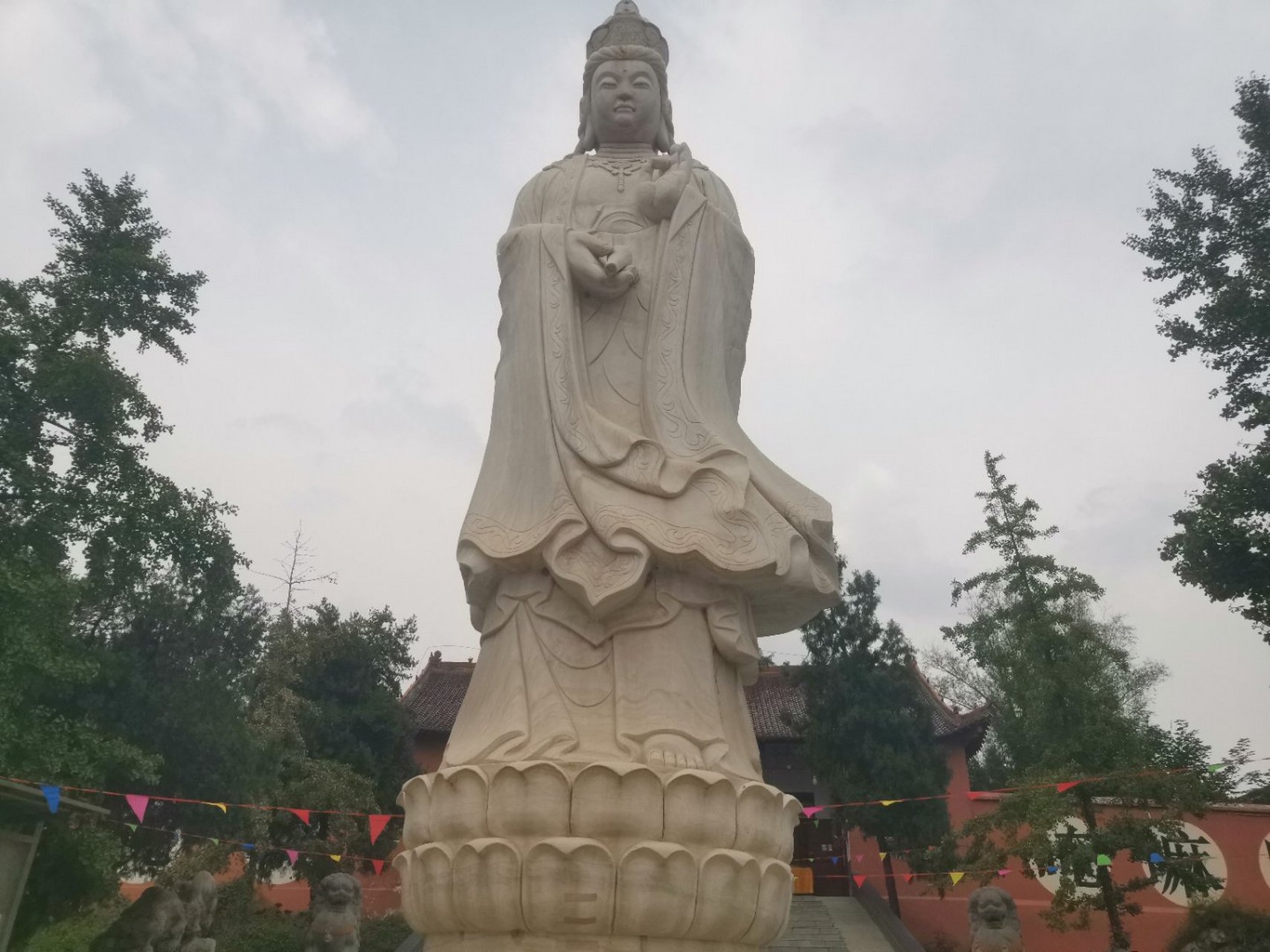 化身台,又叫兴国寺,里边一颗白果树都500多年了