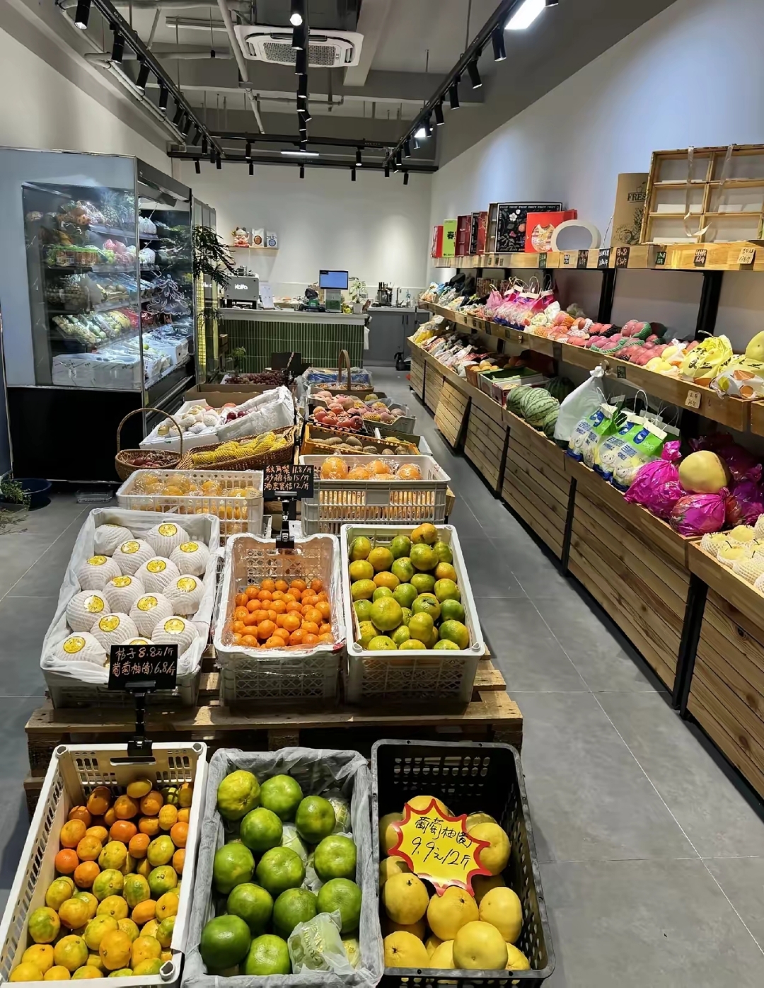 媳妇儿花三万接的水果店.我一点都不看好她能赚钱