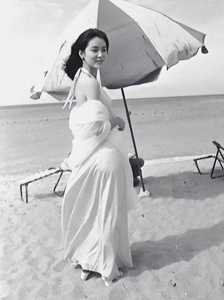 大美人林青霞黑白照