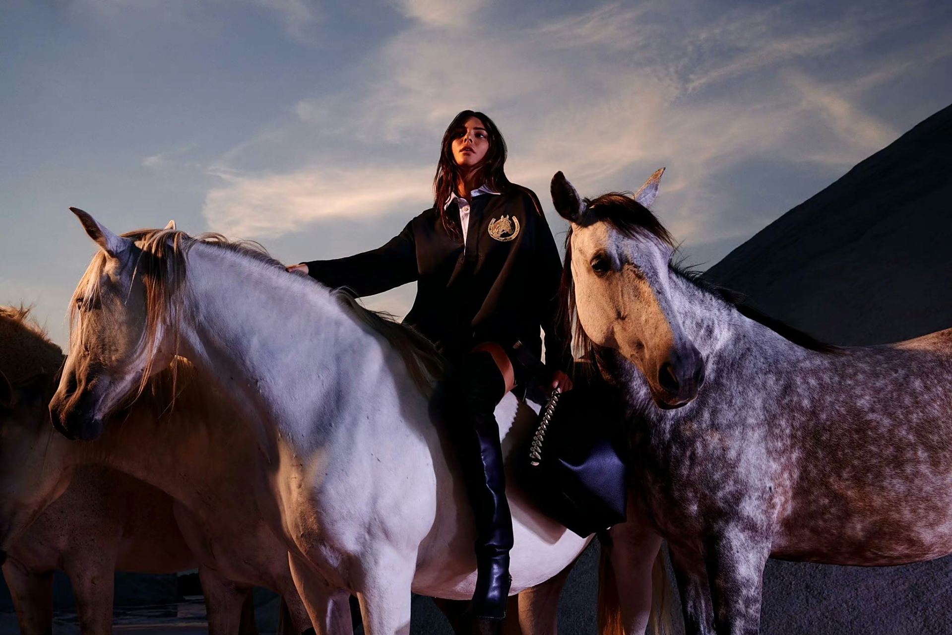 很适配了和詹娜,豆豆很喜欢骑马#詹娜# #肯豆# #卡戴珊# #美女