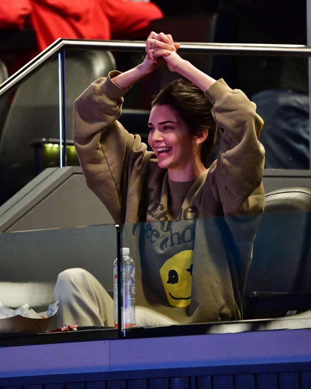 肯豆詹娜卫衣牛仔图 超模的气质一览无余#詹娜