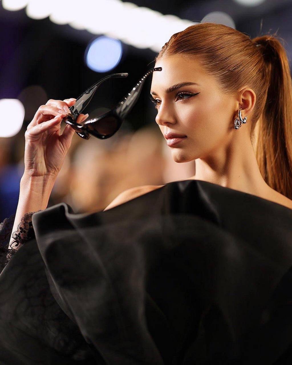 肯豆詹娜黑色礼服,之前参加met gala时候的战袍