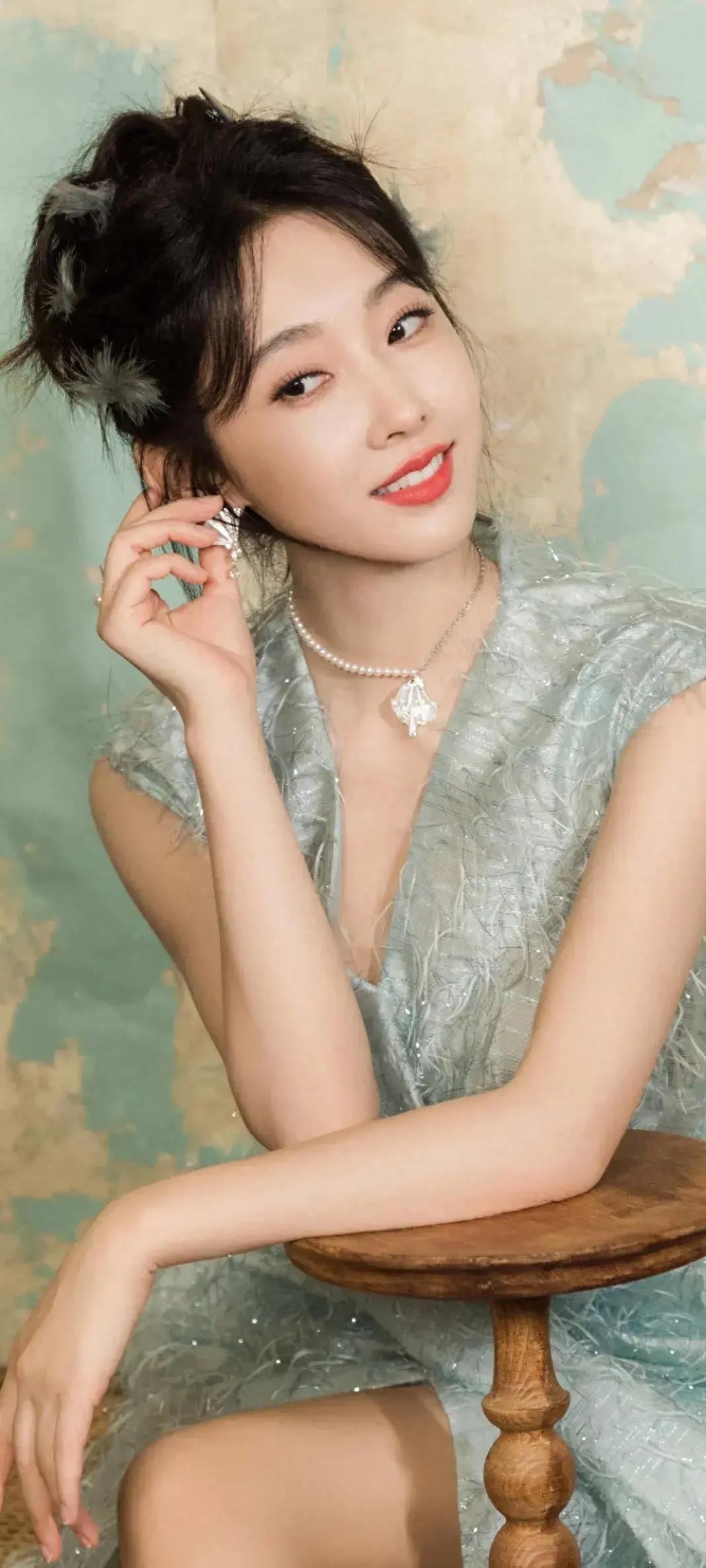 宣璐小姐姐真是美翻了,坐在那儿就是一幅画,气质出众,笑容甜美,让人忍
