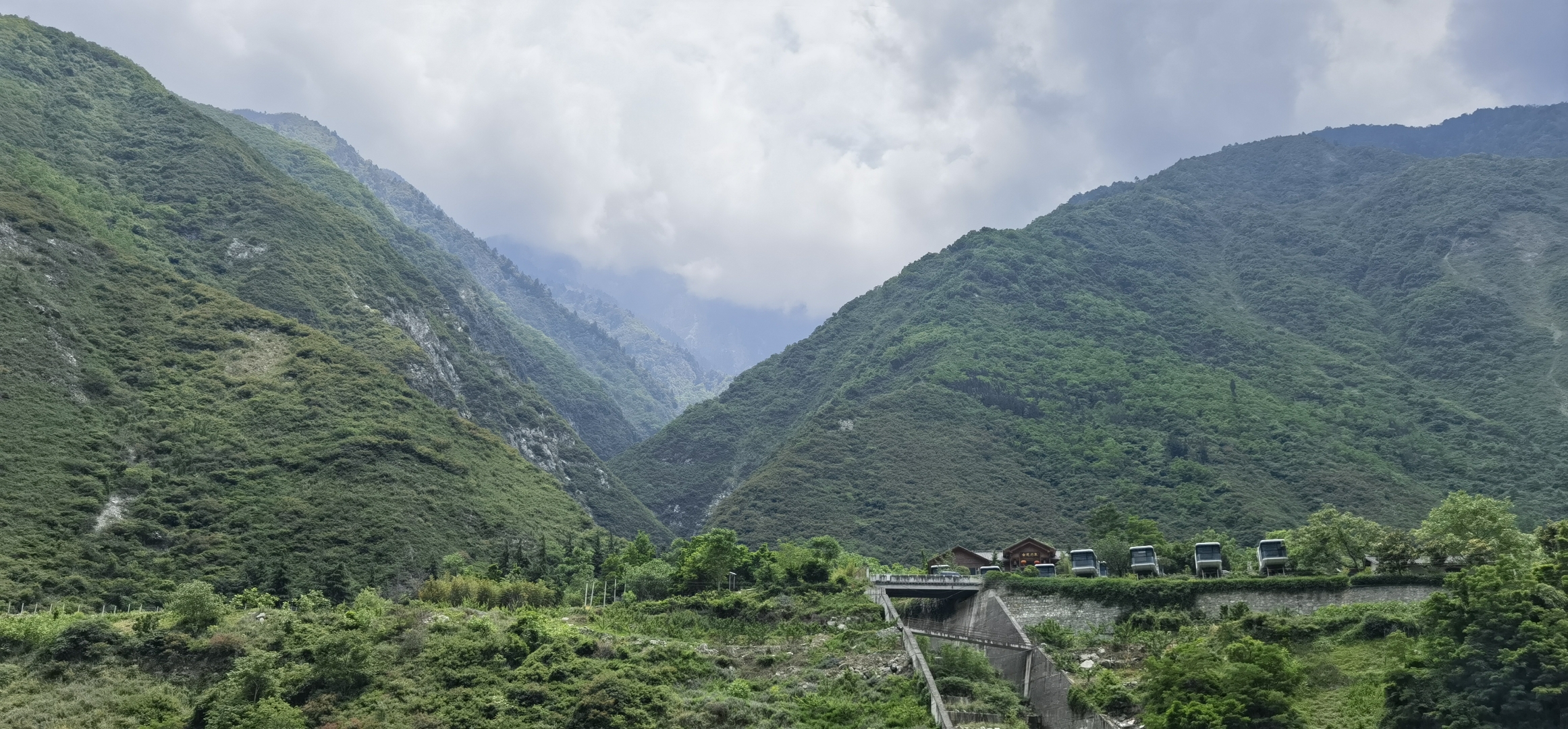坐标:汶川绵虒 穿越人间的仙境,只为寻找那抹绿意🌴,喧嚣之外的宁静