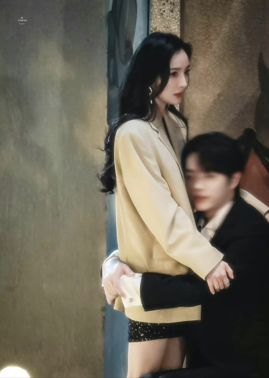 杨幂和许凯的这两张图片,氛围感绝了