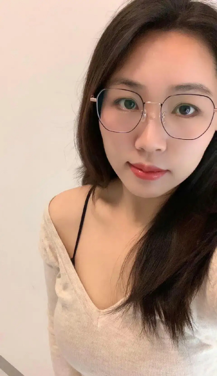 今日收集,都说带眼镜的少妇有气质#美女