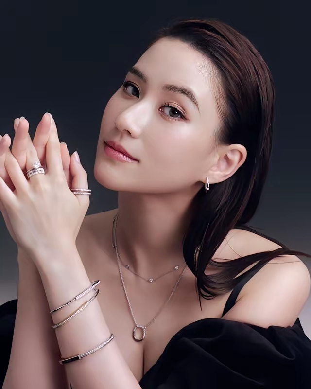 已故赌王何鸿燊三房千金何超莲(laurinda)近年积极进军娱乐圈,除了