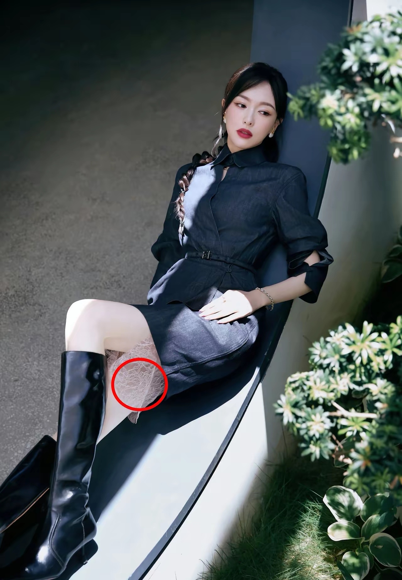 唐嫣终于把"半永久甜妹卷发"扔进垃圾桶,繁花特展上美得像20岁少女 还