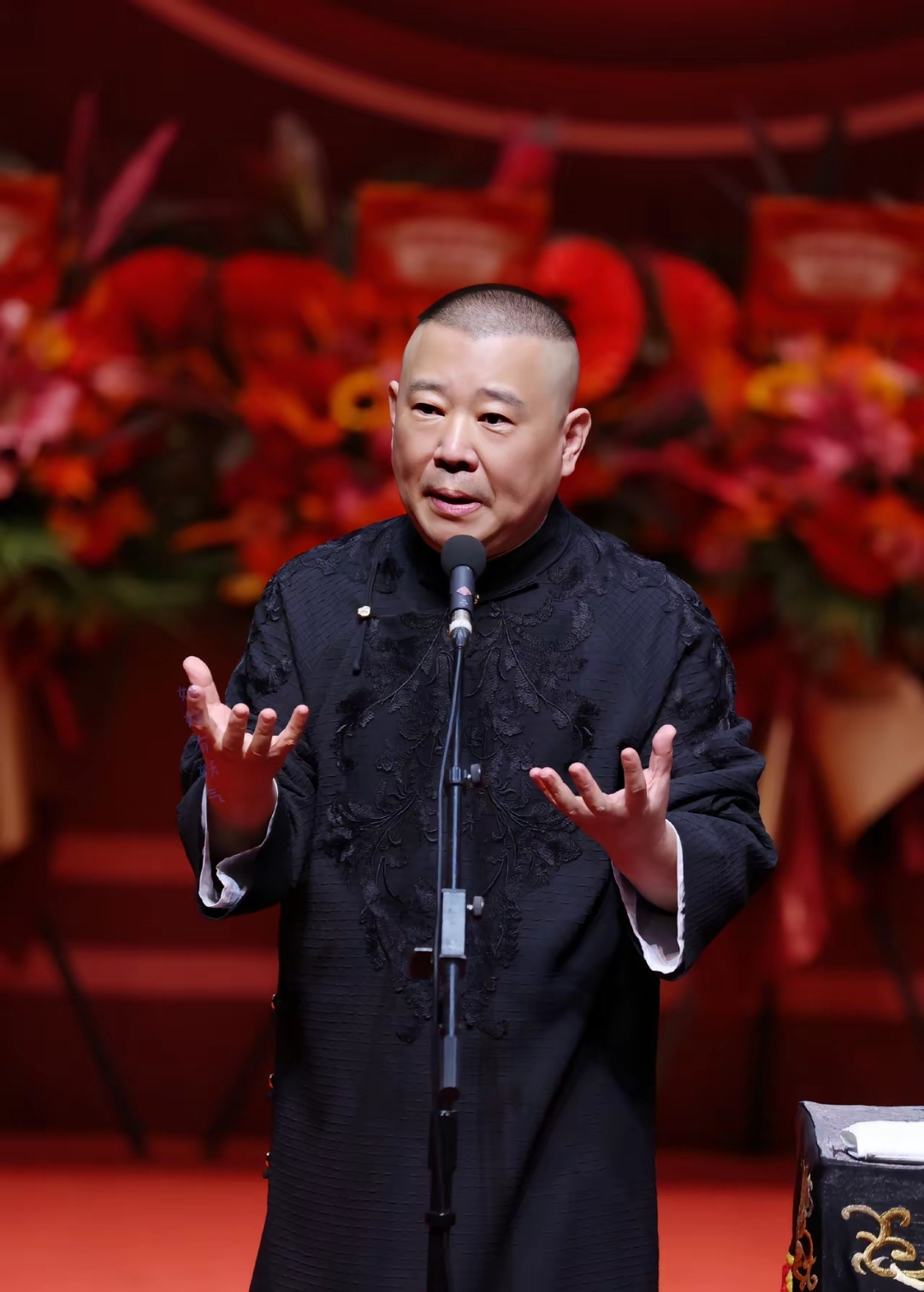 郭德纲最近可能很慌吧 不是因为尚九熙何九华的事情 也不是因为曹金的