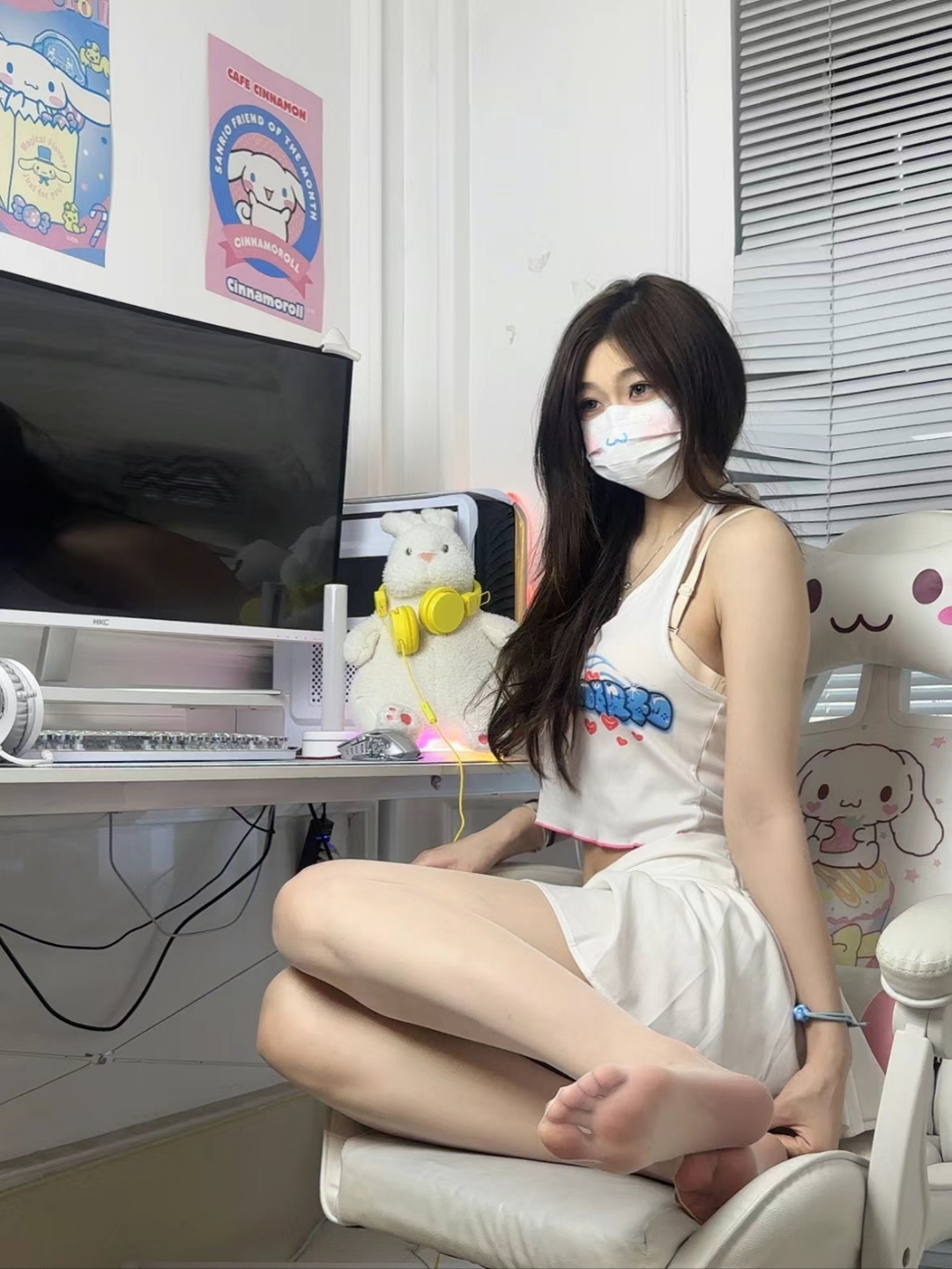 今日份的快乐源泉,来自办公室的小确幸～ @兔崽子爱穿搭 #美女