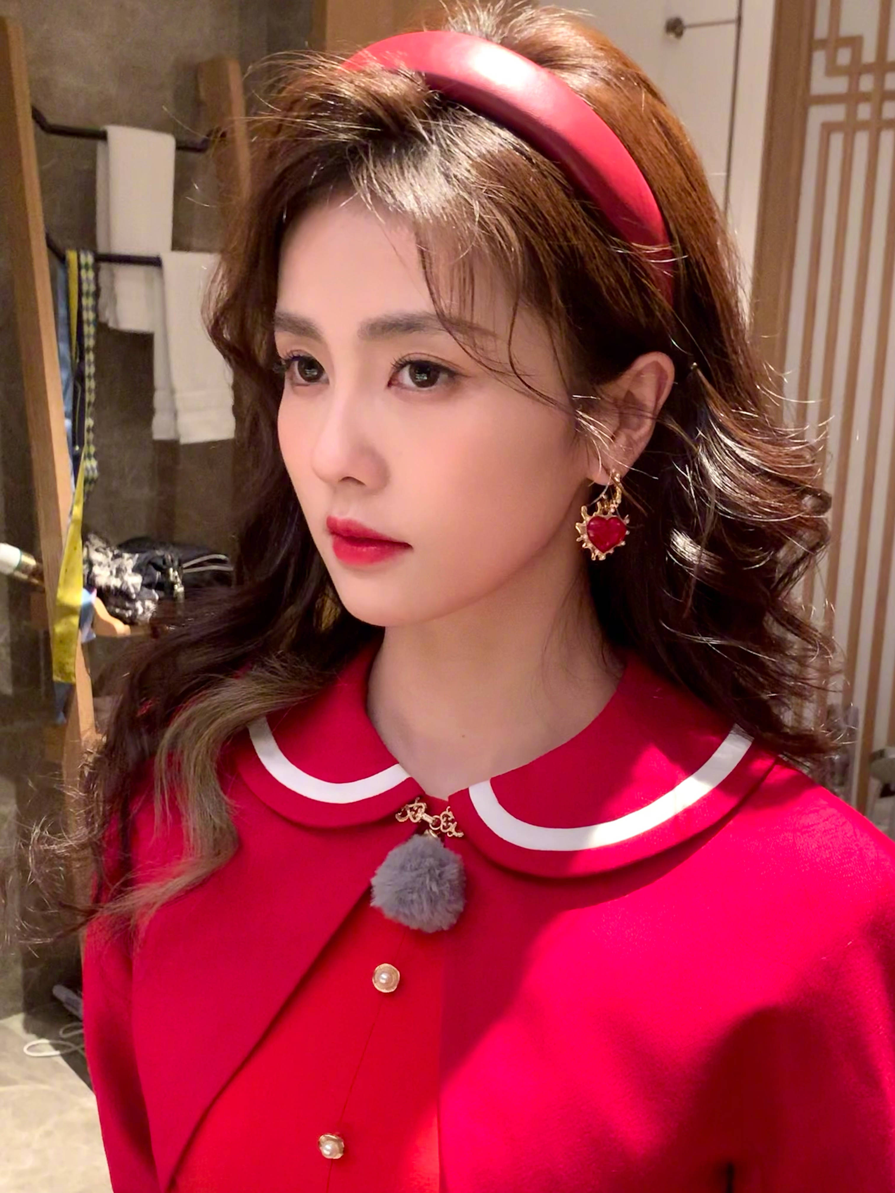 周雨彤和韩火火就是关系铁的闺蜜而已. 2.