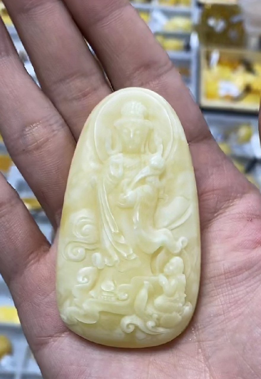 说是王海啸老师雕刻的,6千多,咱们也不懂啊,贵吗