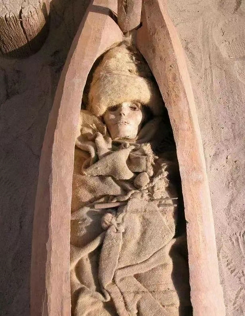 小河公主新疆罗布泊小河遗址发掘出的一具女性干尸,距今四千多年!