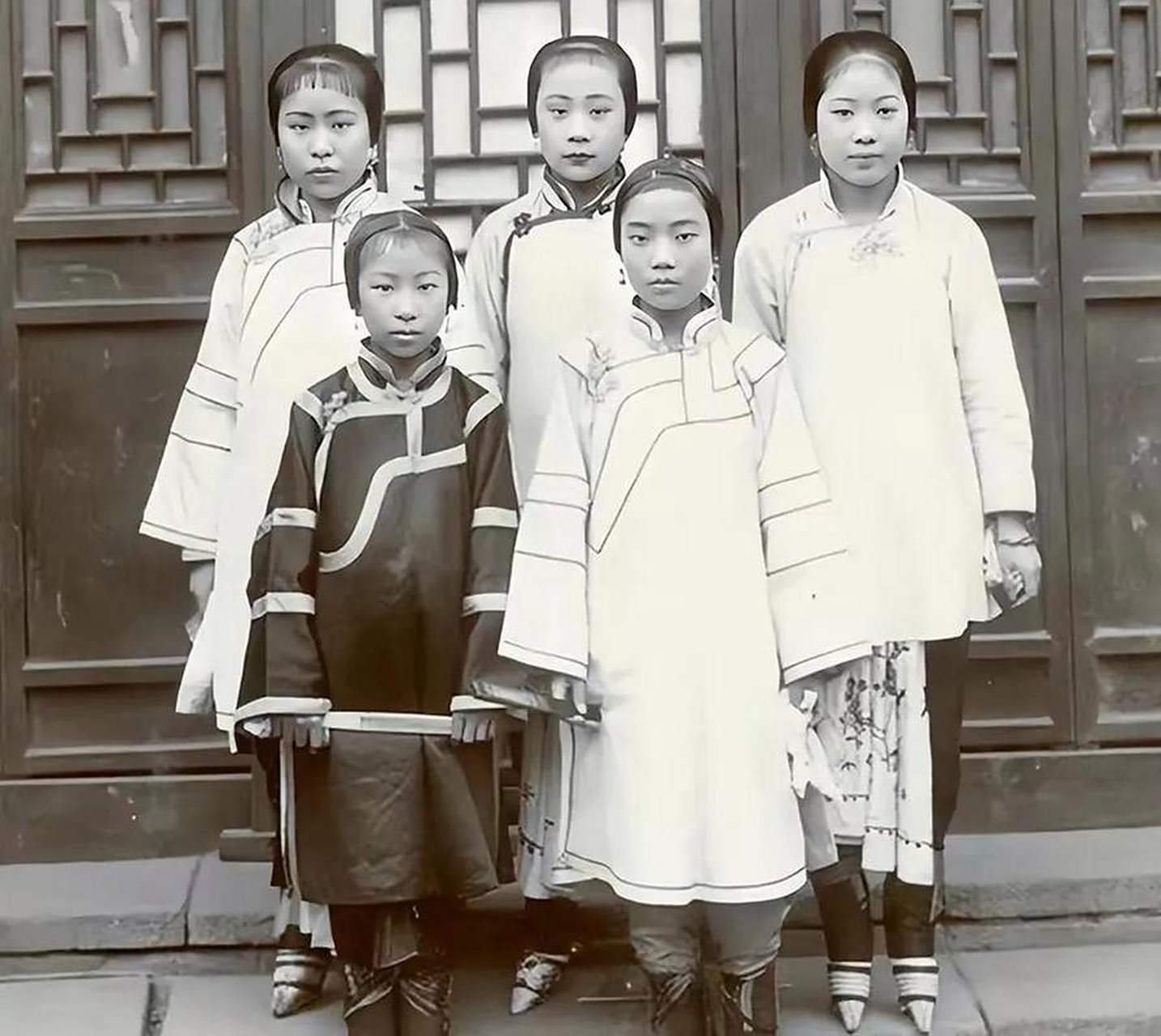 晚清时期的青楼女子#晚清时期#青楼女子#老照片