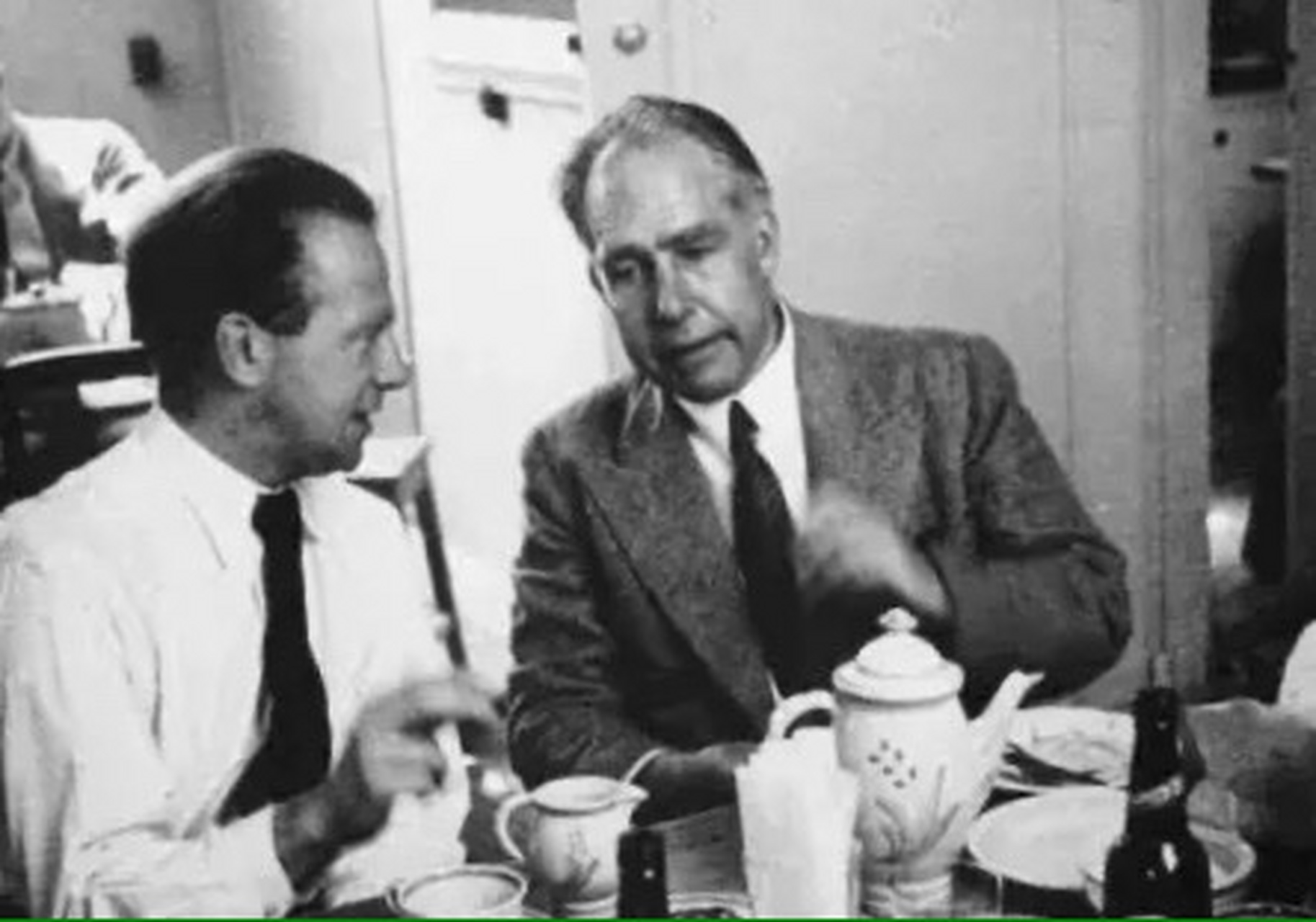 物理学家玻尔和海森堡曾经是非常亲密的工作伙伴和朋友,二战爆发后