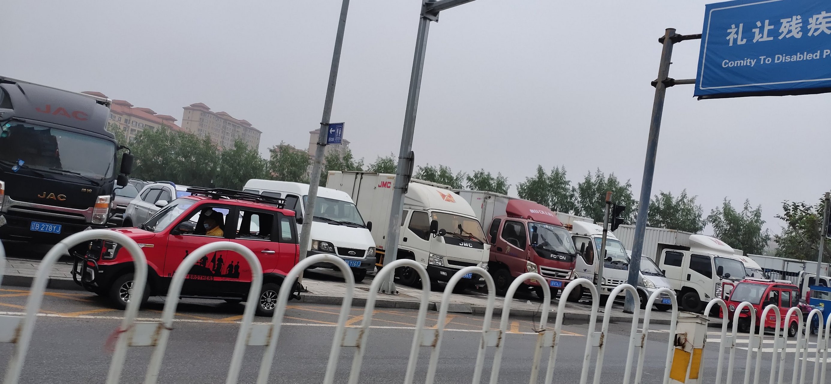 城市情报员# 无证电动车满街蹿,大连庄河市的一名出租车司机爆料:我