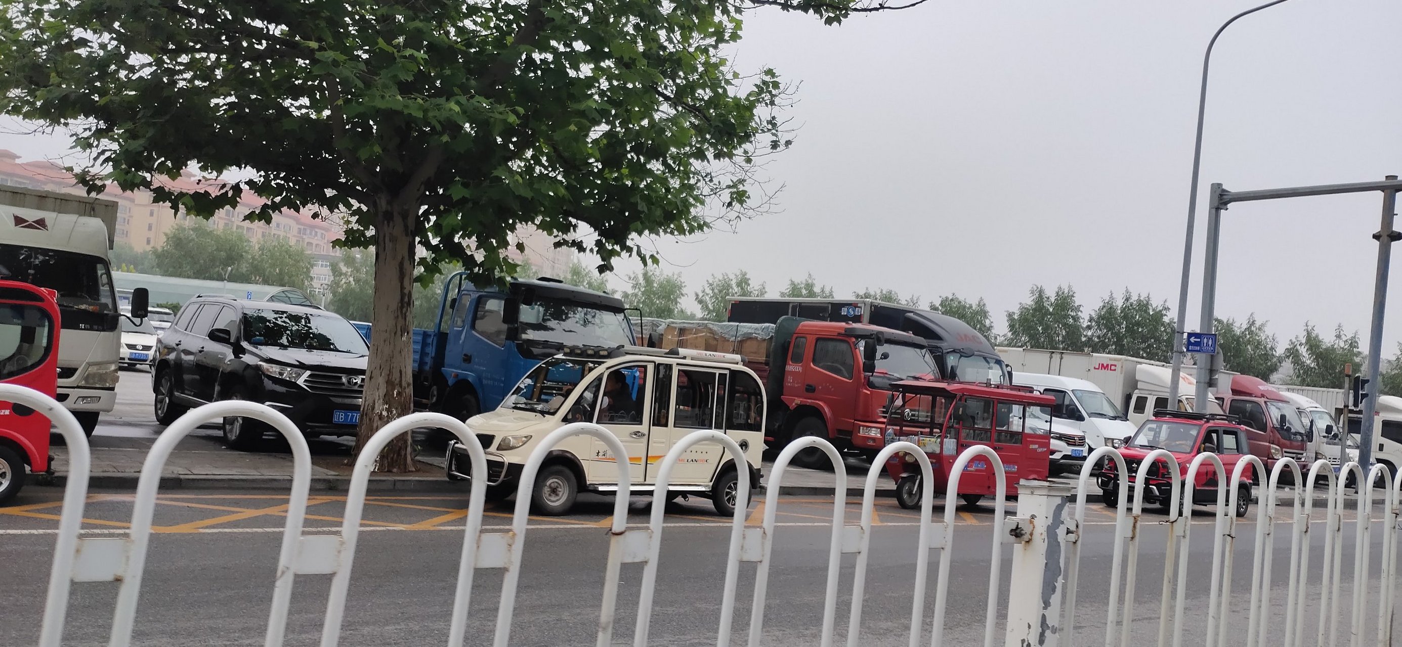 城市情报员# 无证电动车满街蹿,大连庄河市的一名出租车司机爆料:我