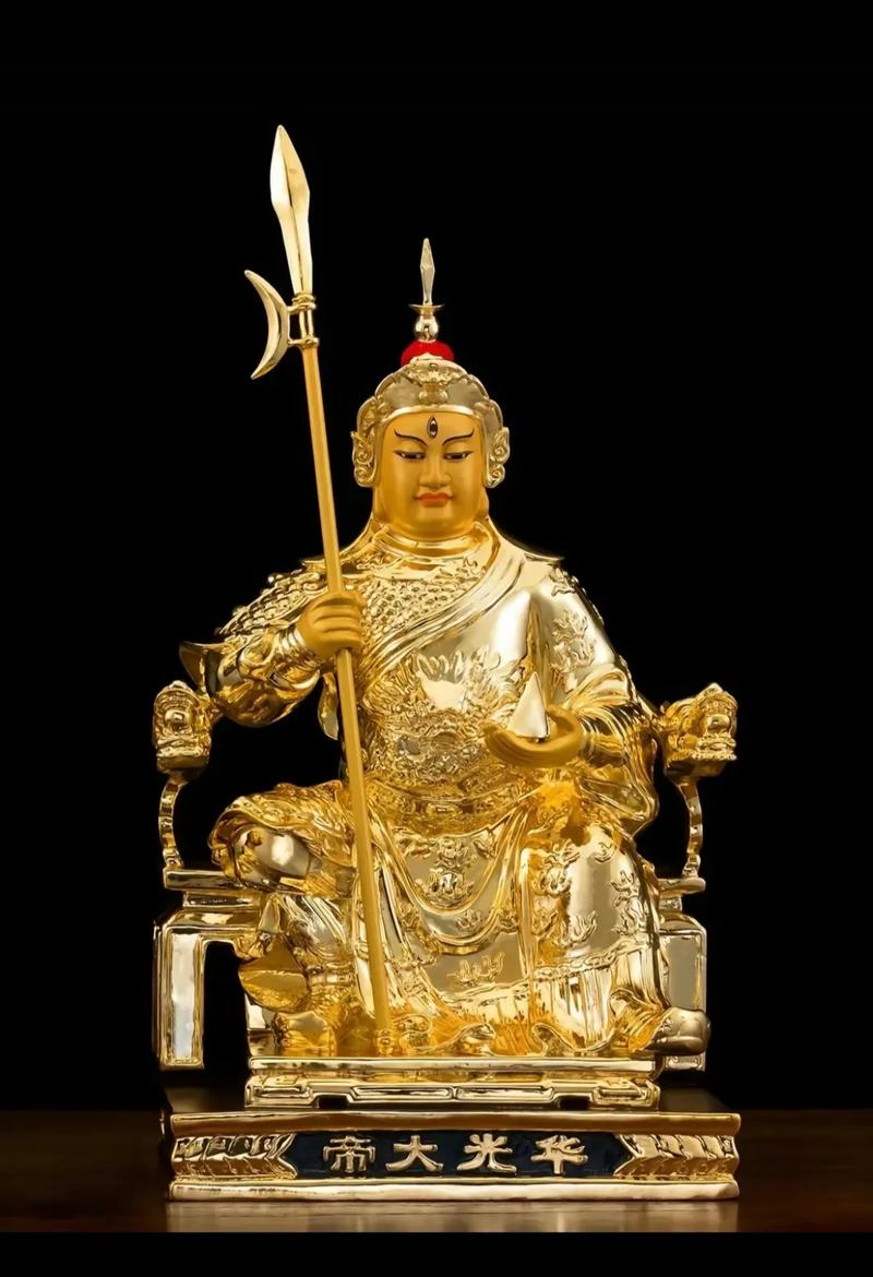 在古老而宁静的山村里,流传着许多神秘的传说,其中华