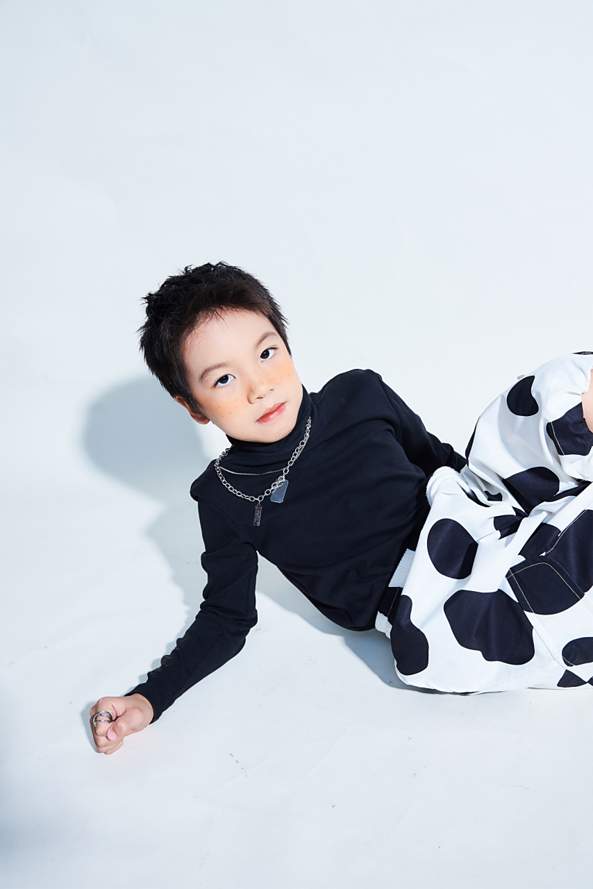 95独特奶牛纹和服小男孩,潮流新宠来袭!