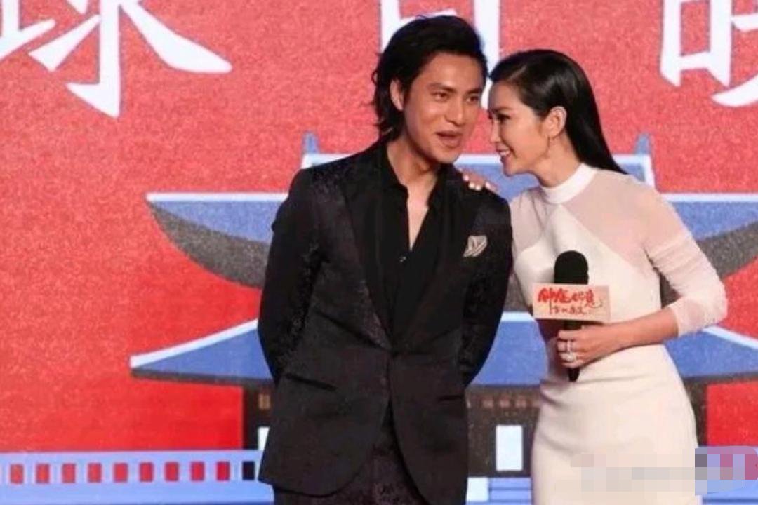 2015年在一次节目中,李冰冰突然对陈坤icon说:"我和你接吻,拥抱,洗澡