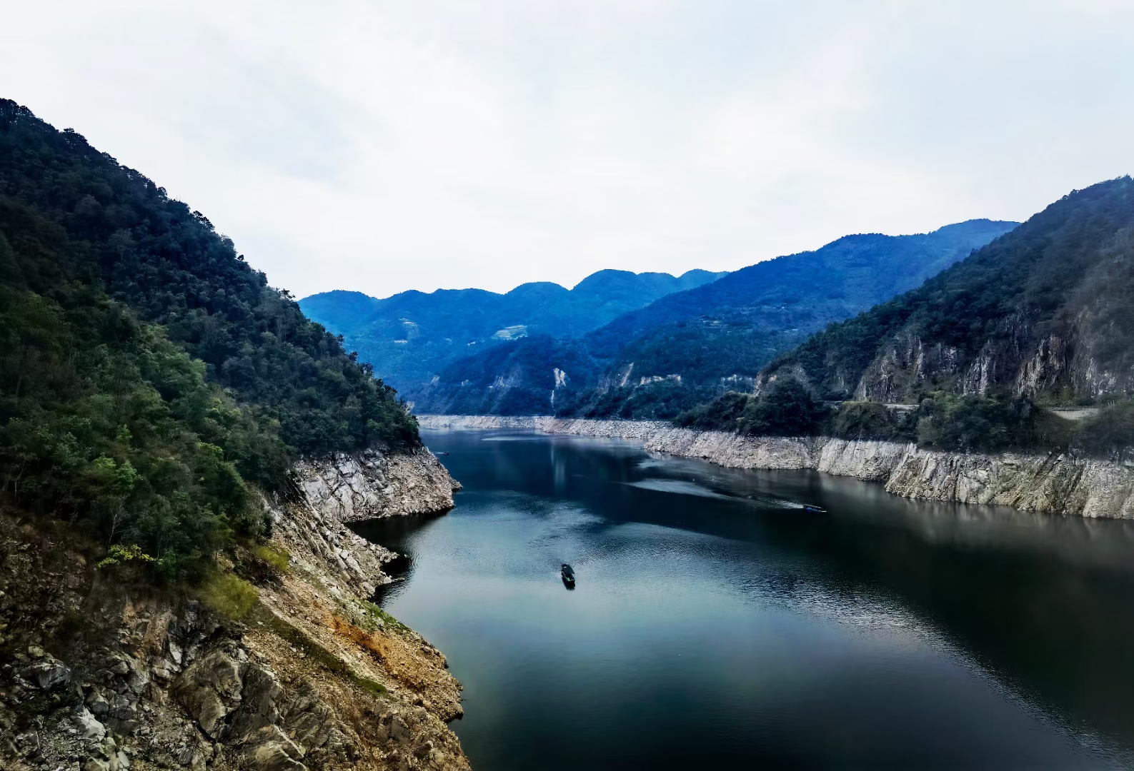 人生没有什么定数,不折腾,时间同样会过去,所以,去