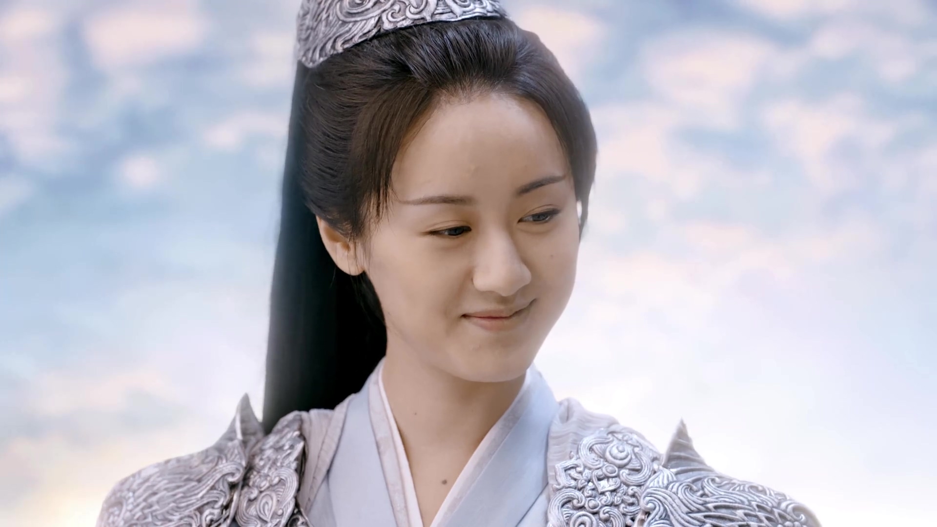 原来,璇玑喜欢蓝色,是因为在天界时,司凤送给她的衣服就是蓝色的