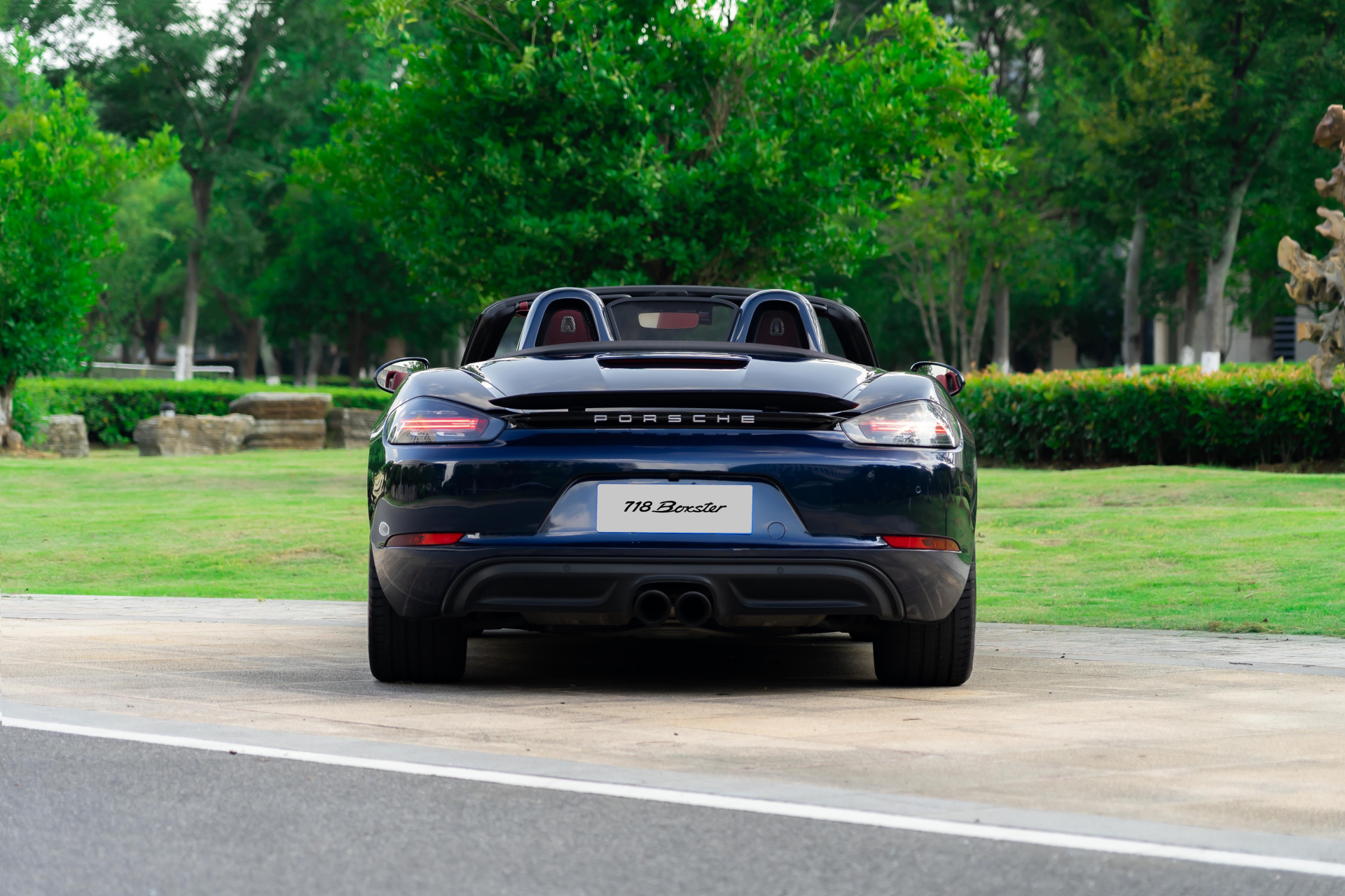 保时捷718[话题]#   【车辆名称】2018款 保时捷718 boxster 2.