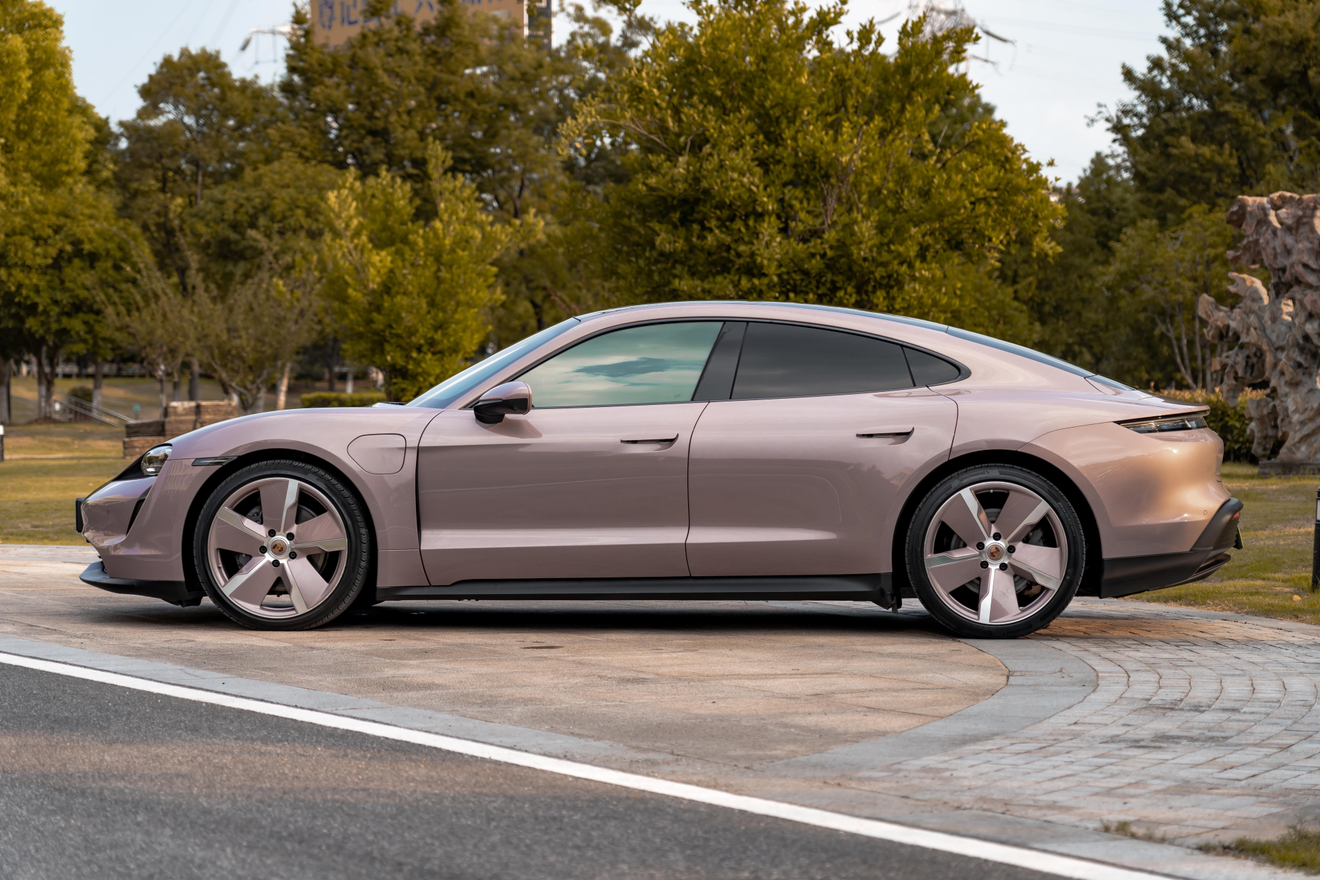 保时捷taycan[话题]#   【车辆名称】2022款 taycan 【上牌时间】