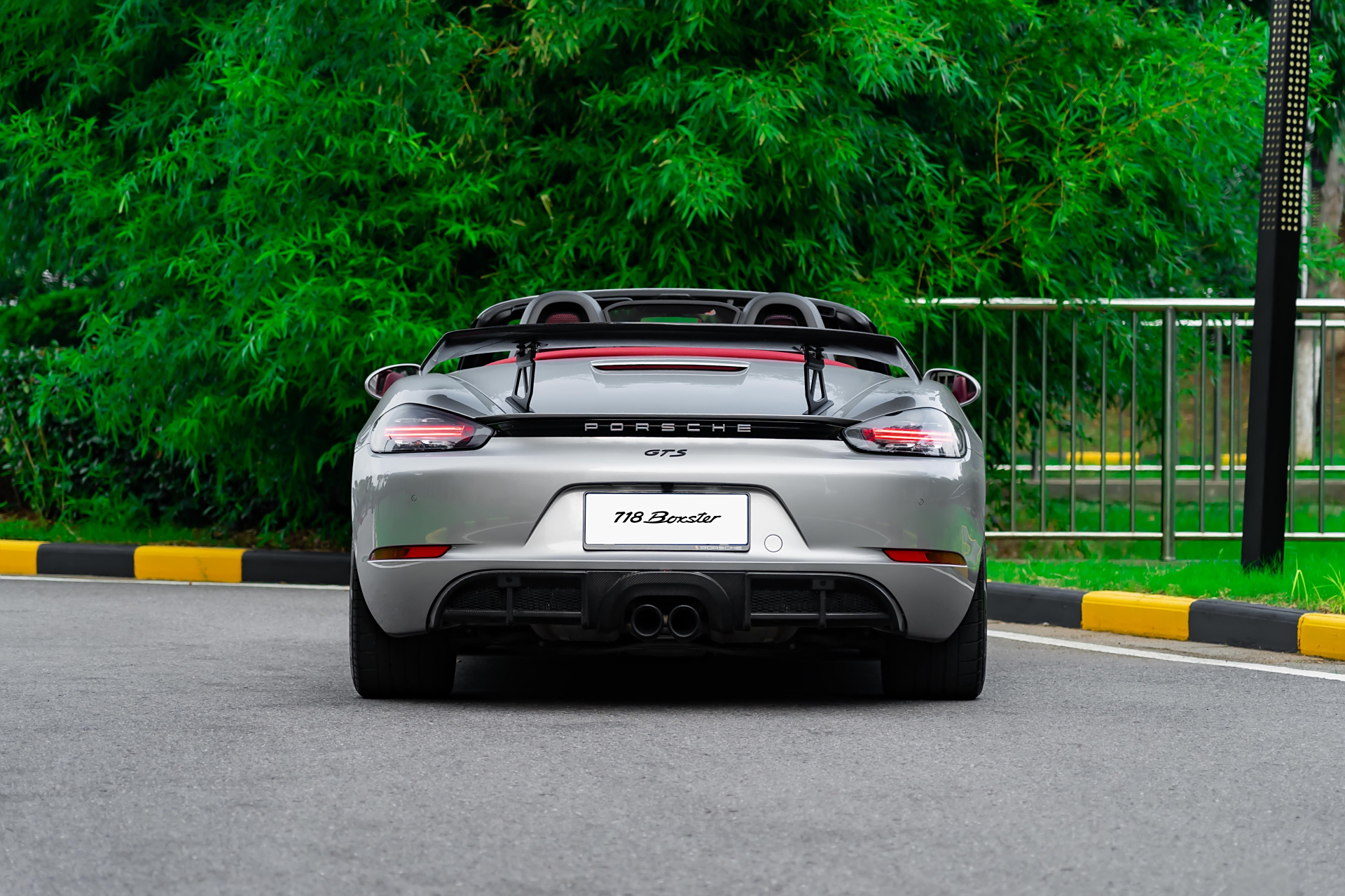 【车辆名称】2020款 保时捷718 boxster 2.