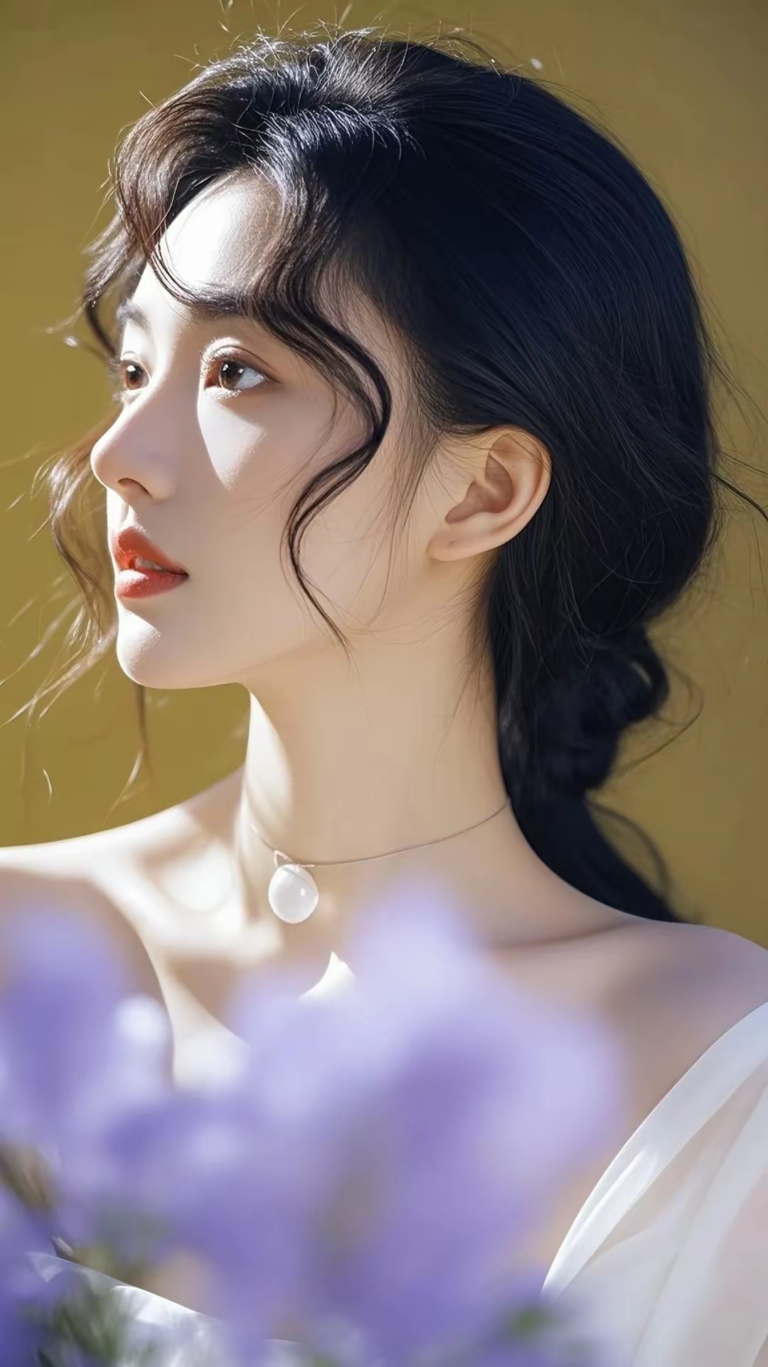 捕捉到一抹梦幻般的紫罗兰色,仿佛整个春日都藏在那抹温柔的色彩里