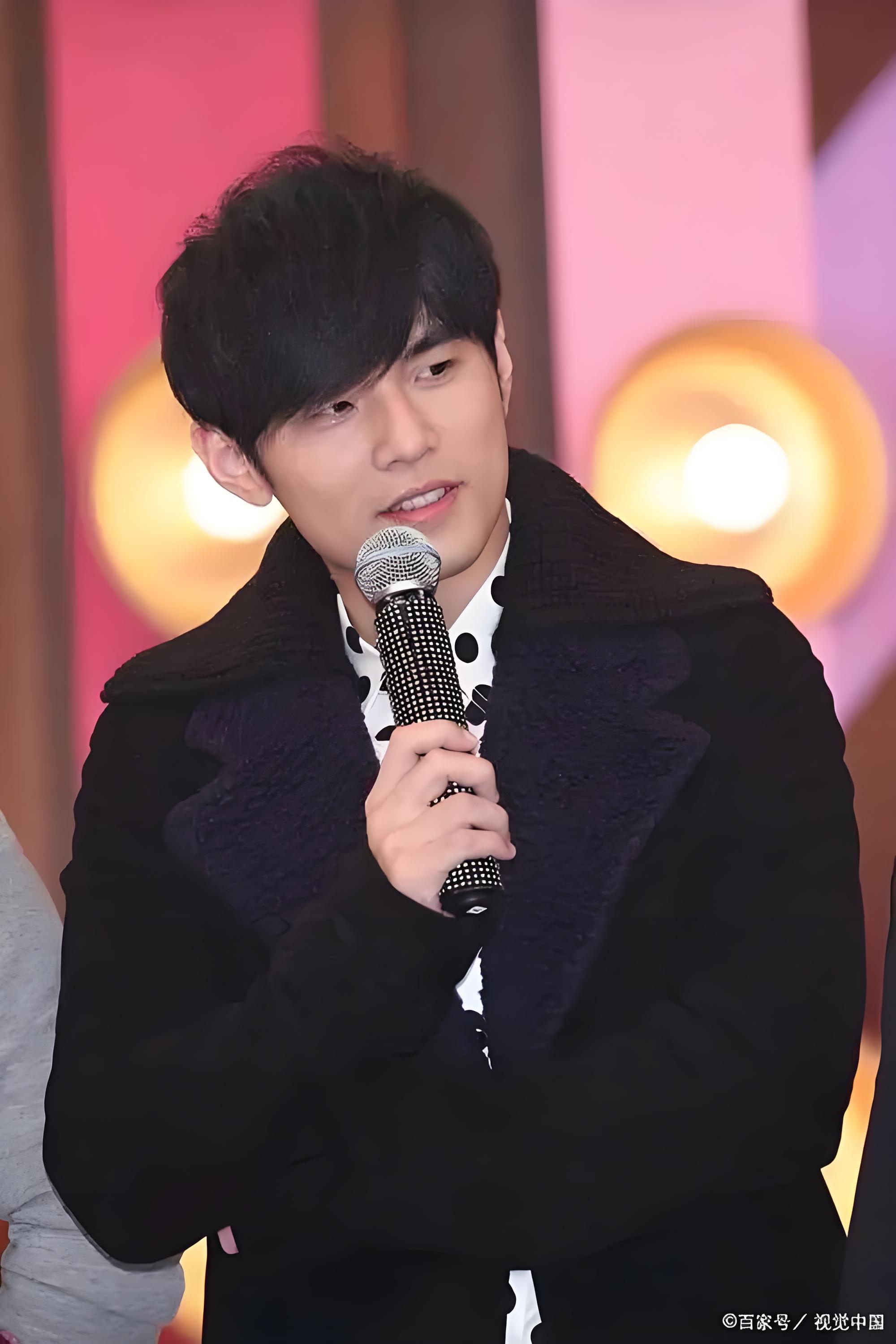 周杰伦:大爷还是我大爷,好好唱,马上就火了#  昨晚,周杰伦在杭州殉