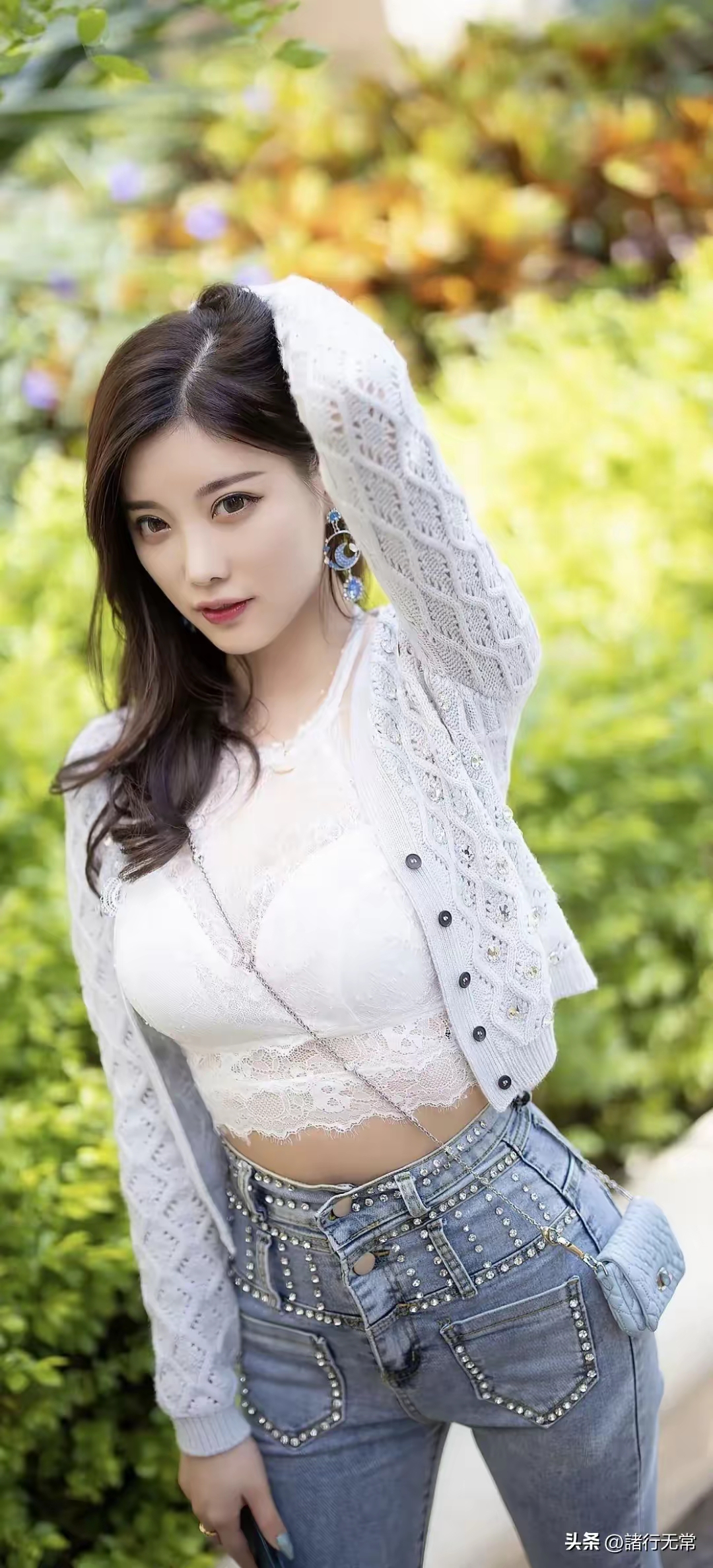 展现魔鬼身材#少妇性感迷人