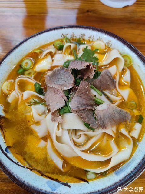 河南许昌市十大小吃美食 一,许昌烩饼 二,禹州粉条 三,石象豆腐 四
