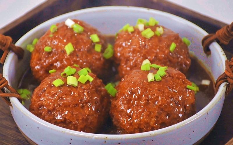 山东济宁市十大美食 一,运河鲤鱼 二,微山湖醉蟹 三,四喜丸子 四,梁山