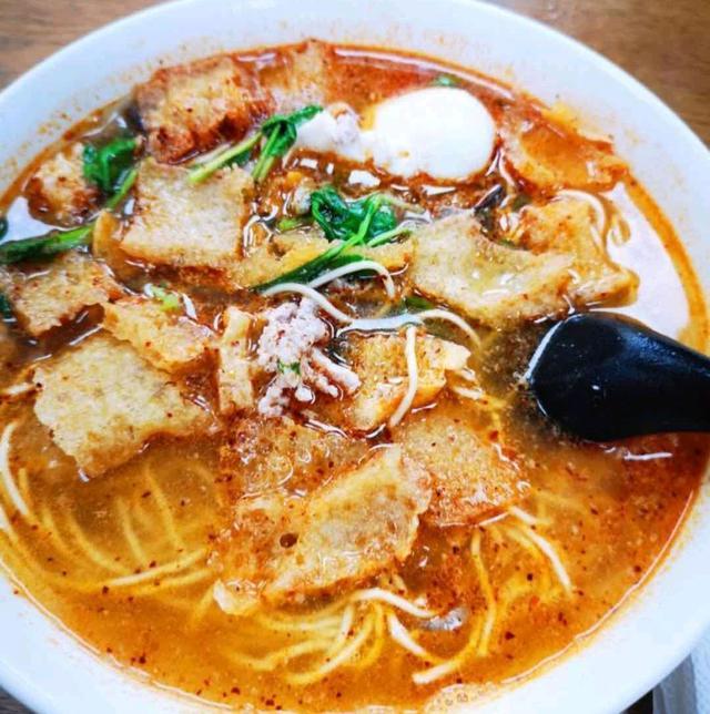 四川省宜宾市特色美食小吃 一,南溪豆腐干 二,双河凉糕 三,炖鸡面 四