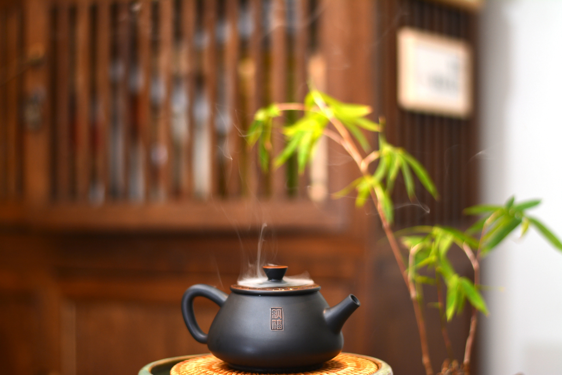 这款中国风十足的黑金茶壶,简直是茶道爱好者的心头好!