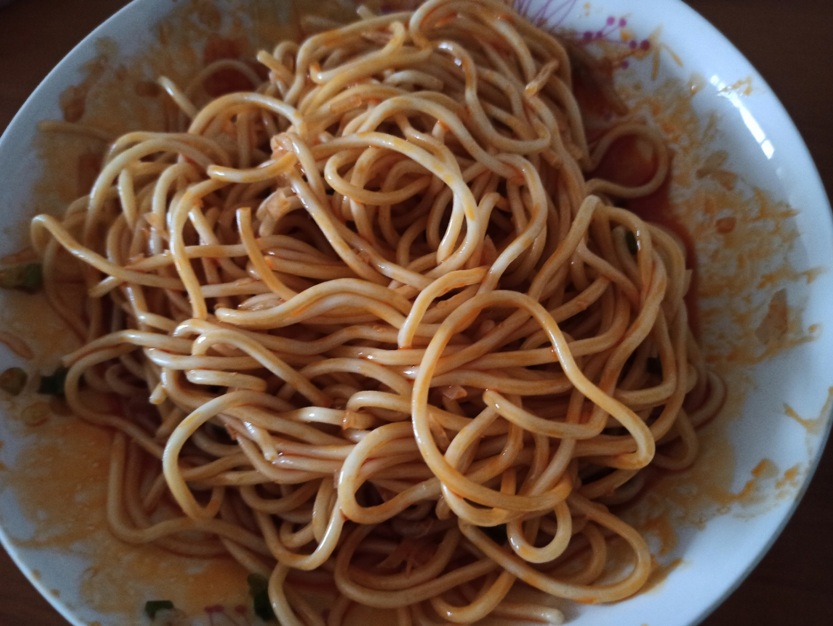 凉面是爸爸儿早上在县城买的,才过去两三个小时,他一到家我就立马拿来