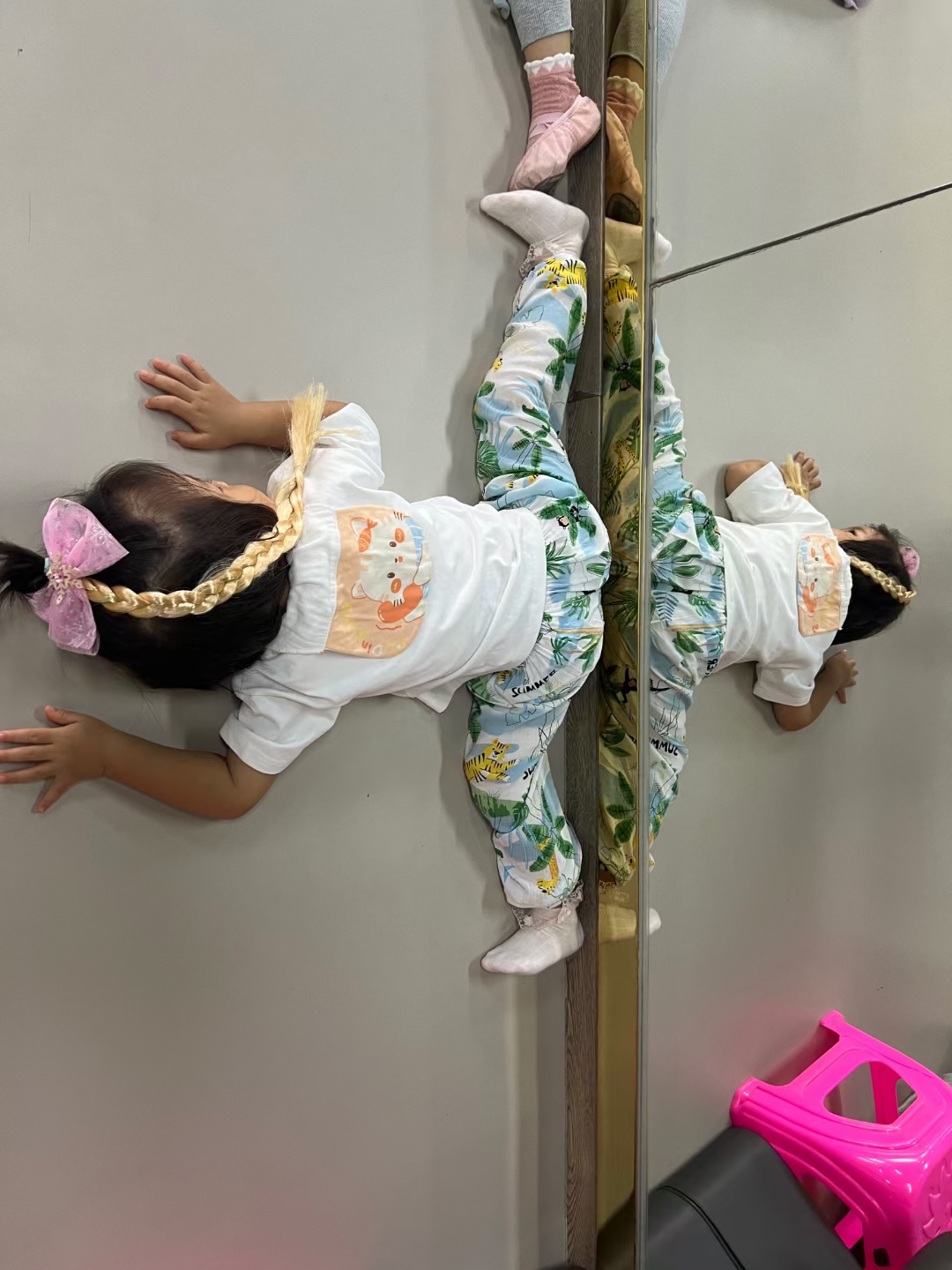 小孩子练个舞蹈课真的不容易呀!