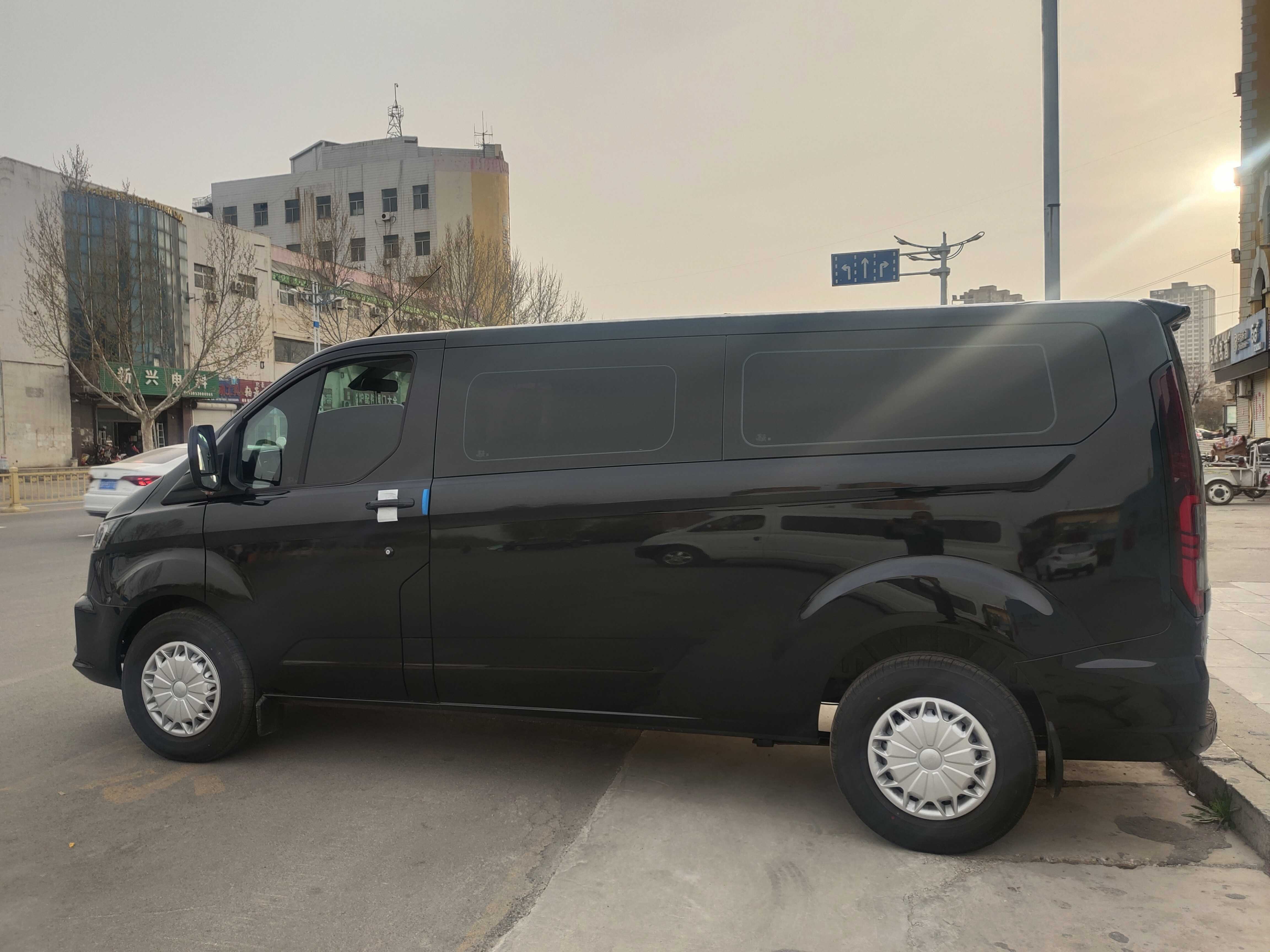 出租9座豪华商务车 正在接单中:全国各地旅游,业务考察,外地学习,走亲