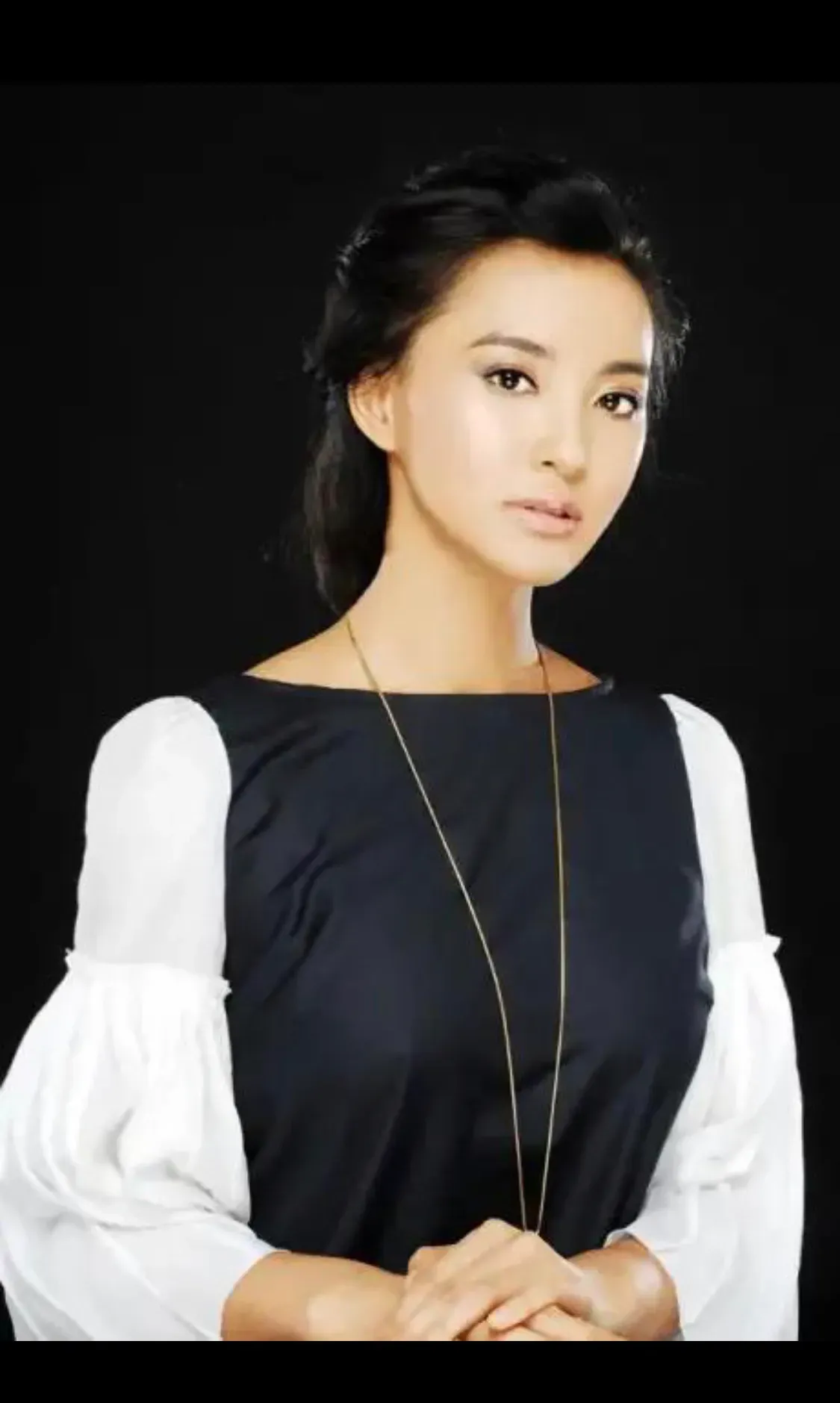 莫小奇,原名王萌萌,曾用名莫小棋,中国内地女演员,主持人,制作人,1981